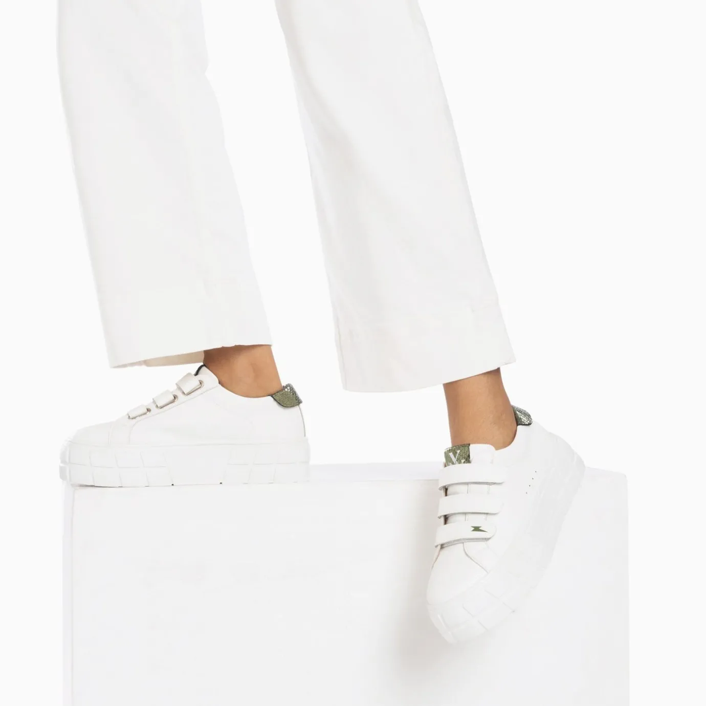 Vanessa Wu Sneakers | Baskets Angela Blanc Et Kaki Serpent A Plateforme