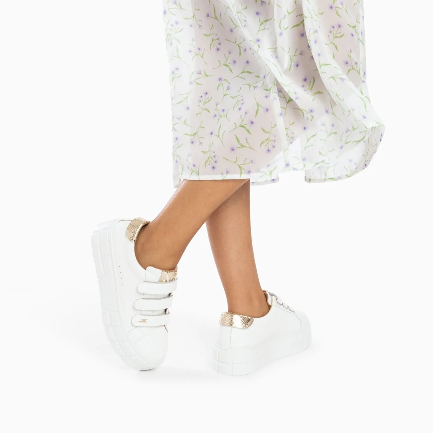 Vanessa Wu Sneakers | Baskets Angela Blanc Et Or Serpent A Plateforme