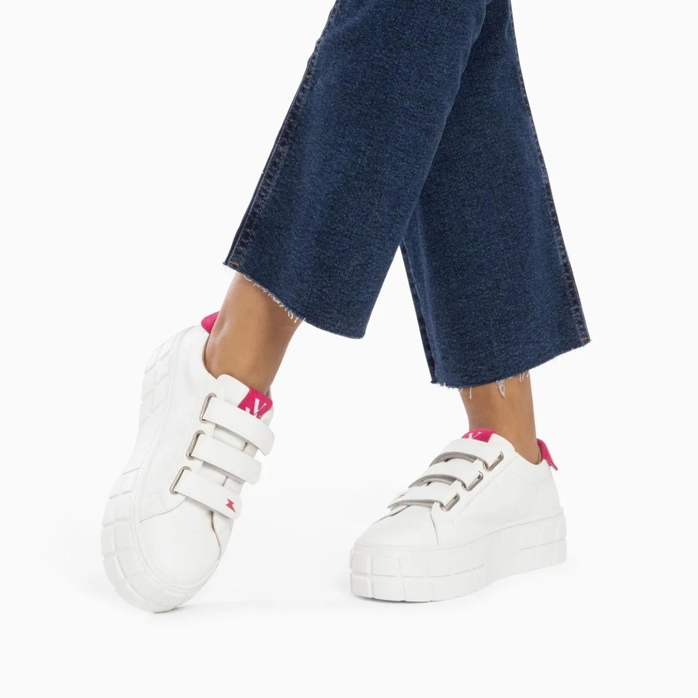 Vanessa Wu Sneakers | Baskets Coraline Blanc Et Fuchsia A Plateforme