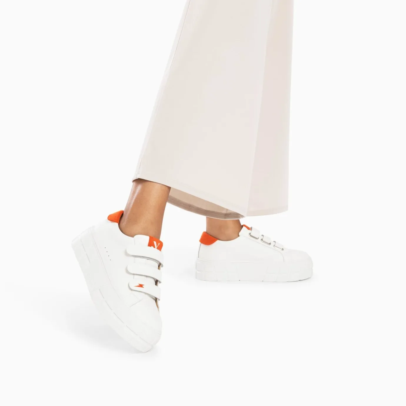 Vanessa Wu Sneakers | Baskets Coraline Blanc Et Orange A Plateforme