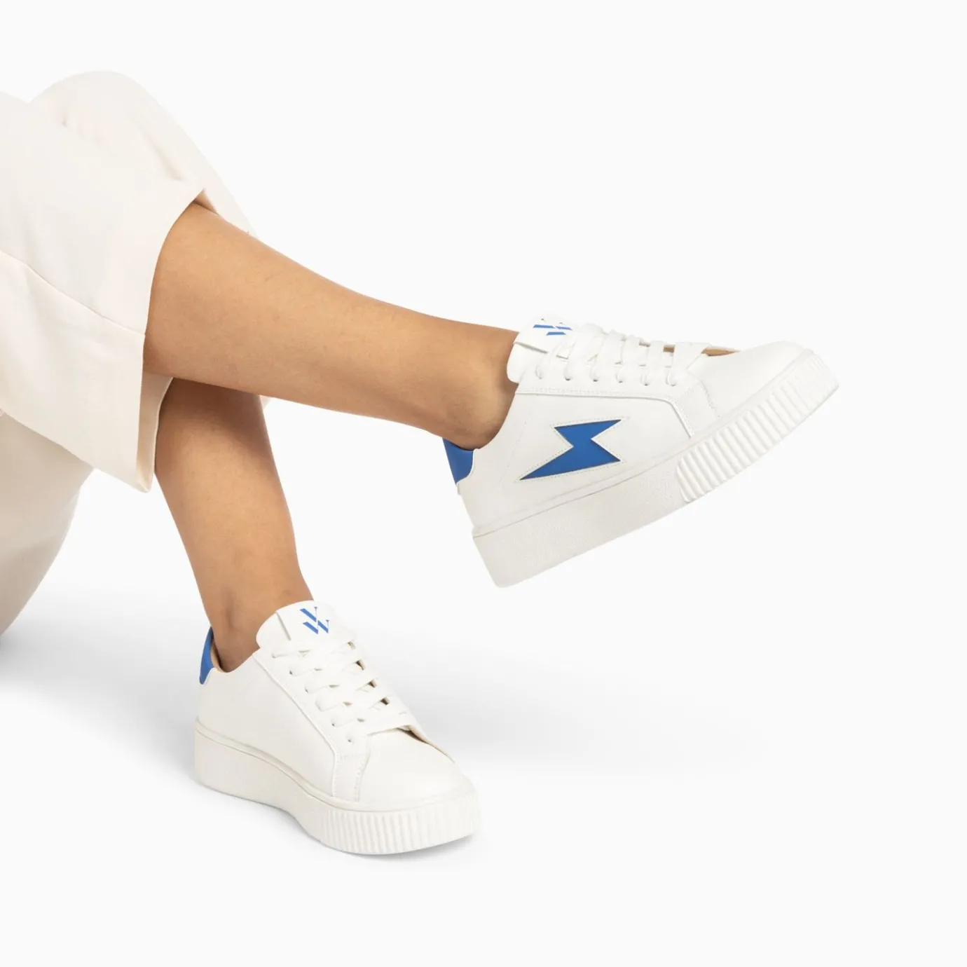 Vanessa Wu Sneakers | Baskets Eclair Angie Blanc Et Bleu A Lacets