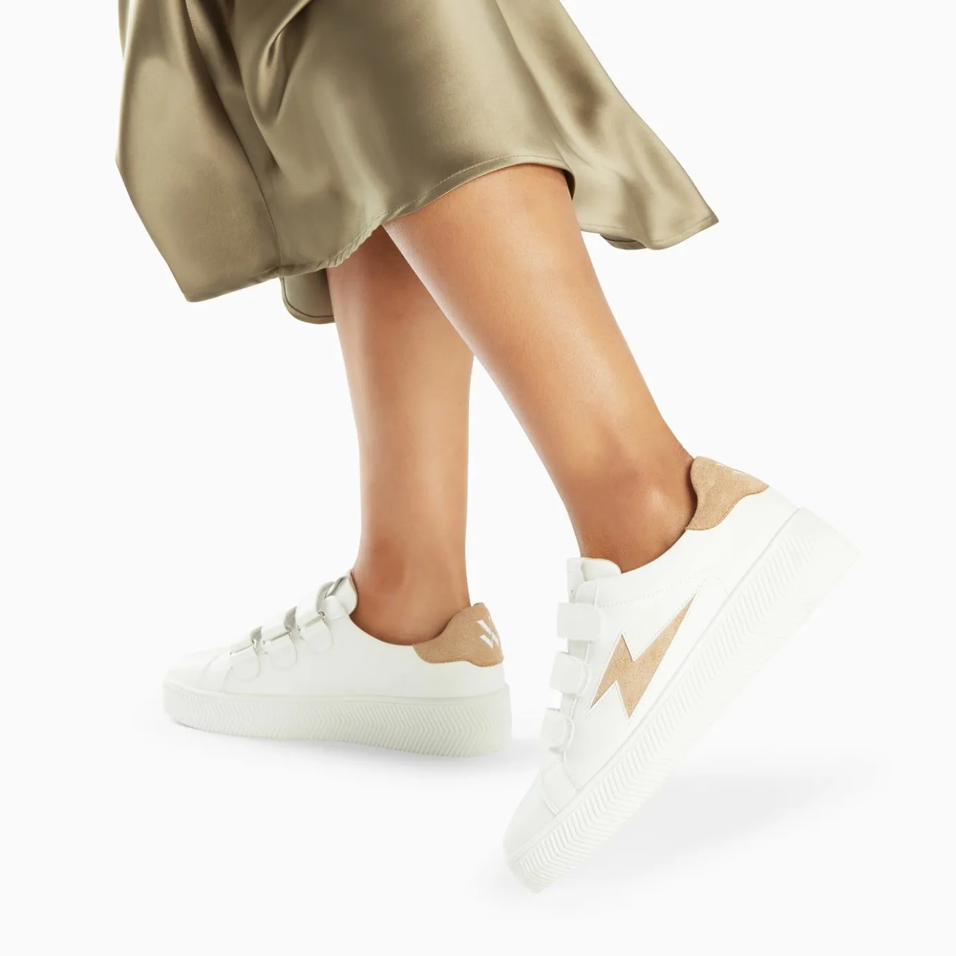 Vanessa Wu Sneakers | Baskets Eclair Camelia Blanc Et Beige A Scratchs