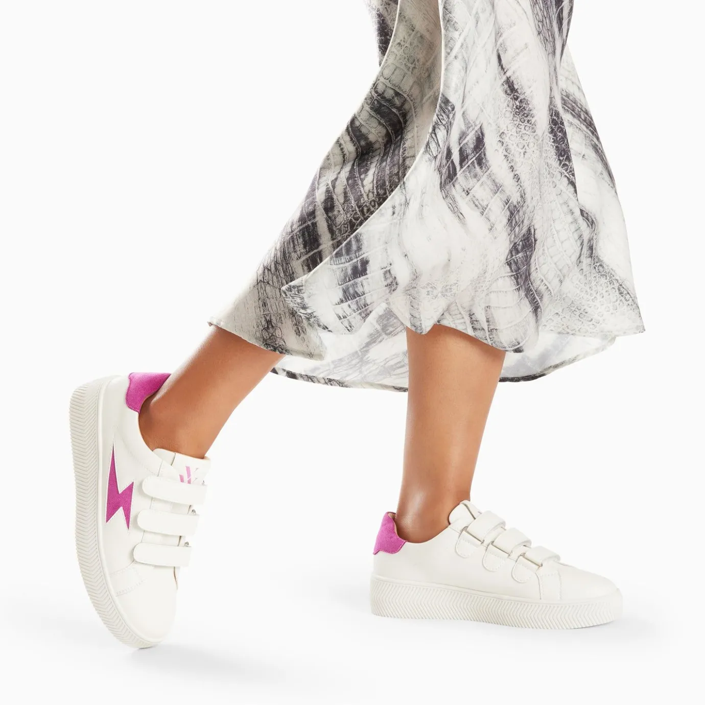 Vanessa Wu Sneakers | Baskets Eclair Camelia Blanc Et Magenta A Scratchs