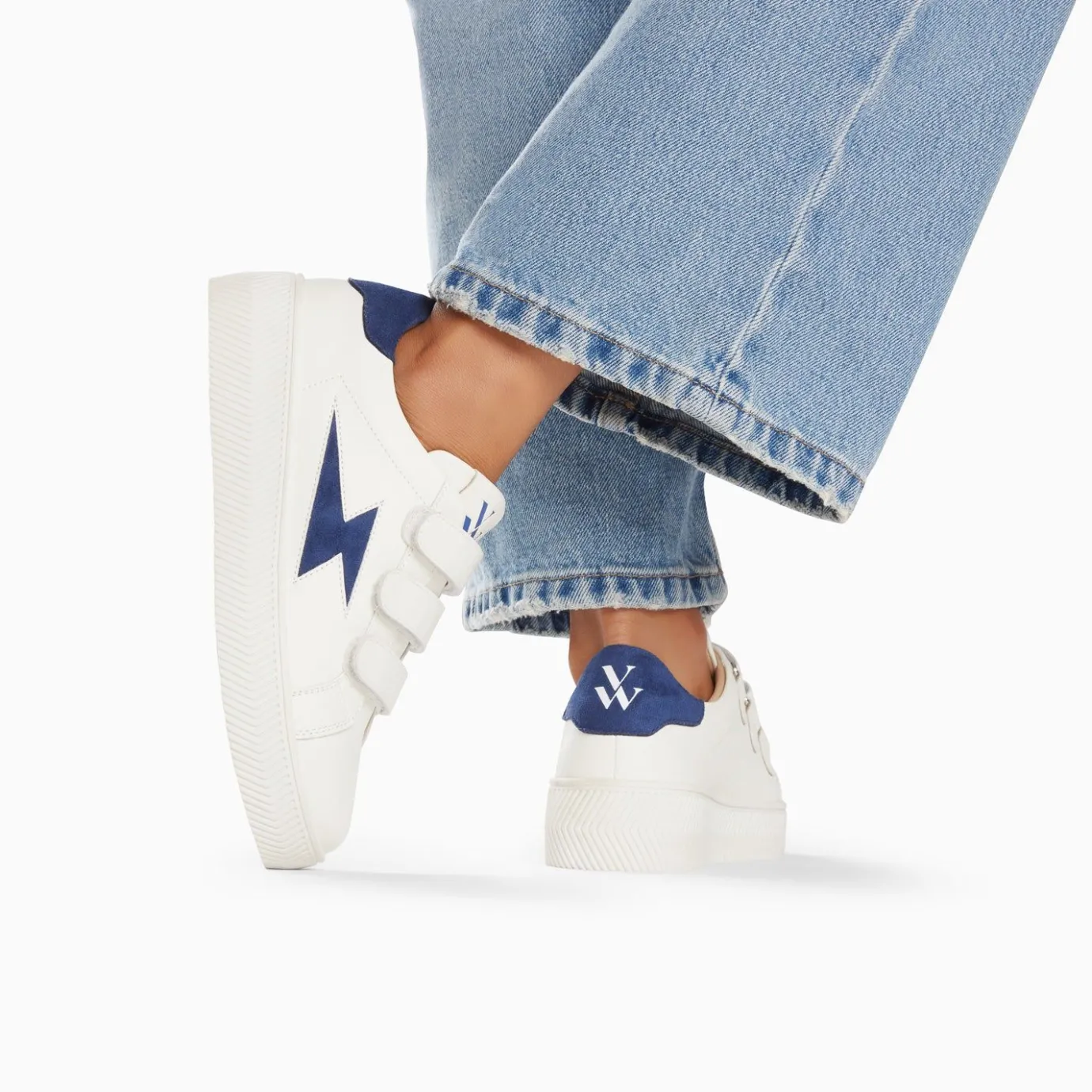 Vanessa Wu Sneakers | Baskets Eclair Camelia Blanc Et Marine A Scratchs