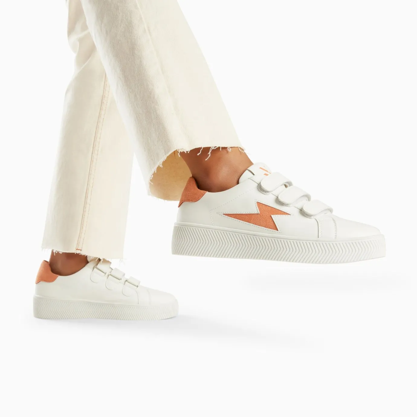 Vanessa Wu Sneakers | Baskets Eclair Camelia Blanc Et Orange A Scratchs