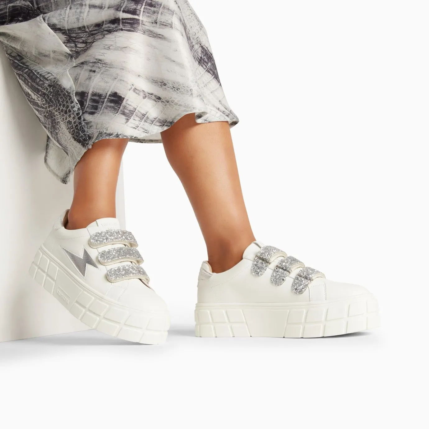 Vanessa Wu Sneakers | Baskets Eclair Eve Blanc Et Argent A Plateforme