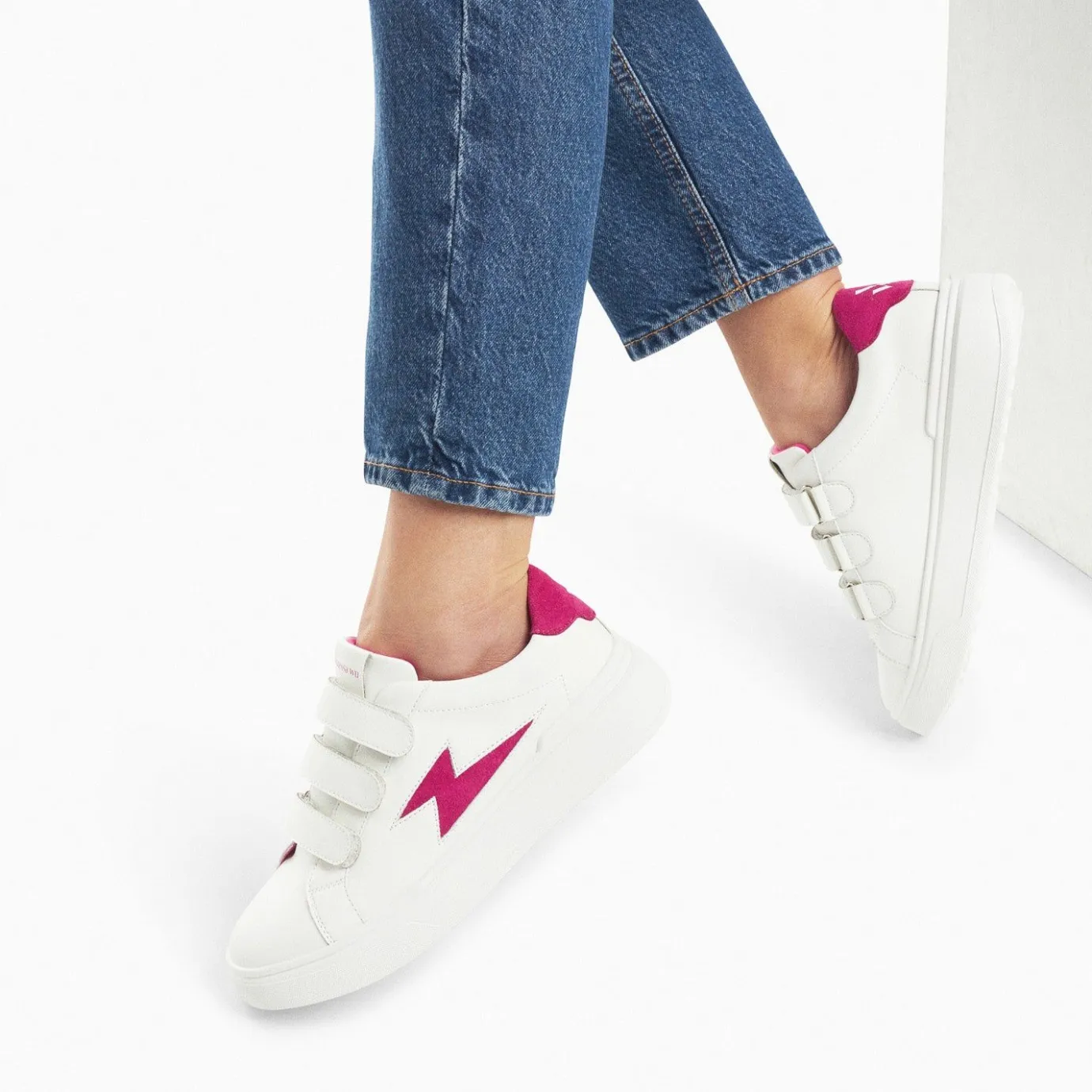 Vanessa Wu Sneakers | Baskets Eclair Fanny Blanc Et Fuchsia A Scratchs