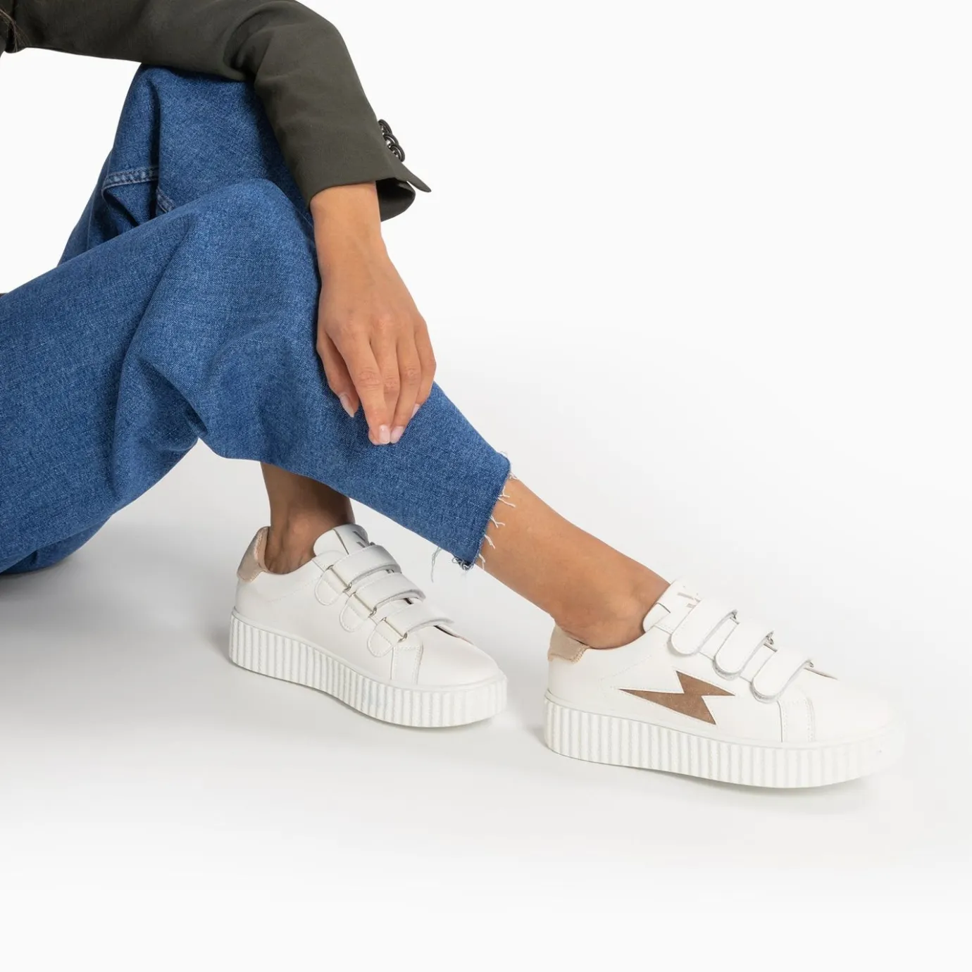 Vanessa Wu Sneakers | Baskets Eclair Kim Blanc Et Bronze Effet Velours A Scratchs