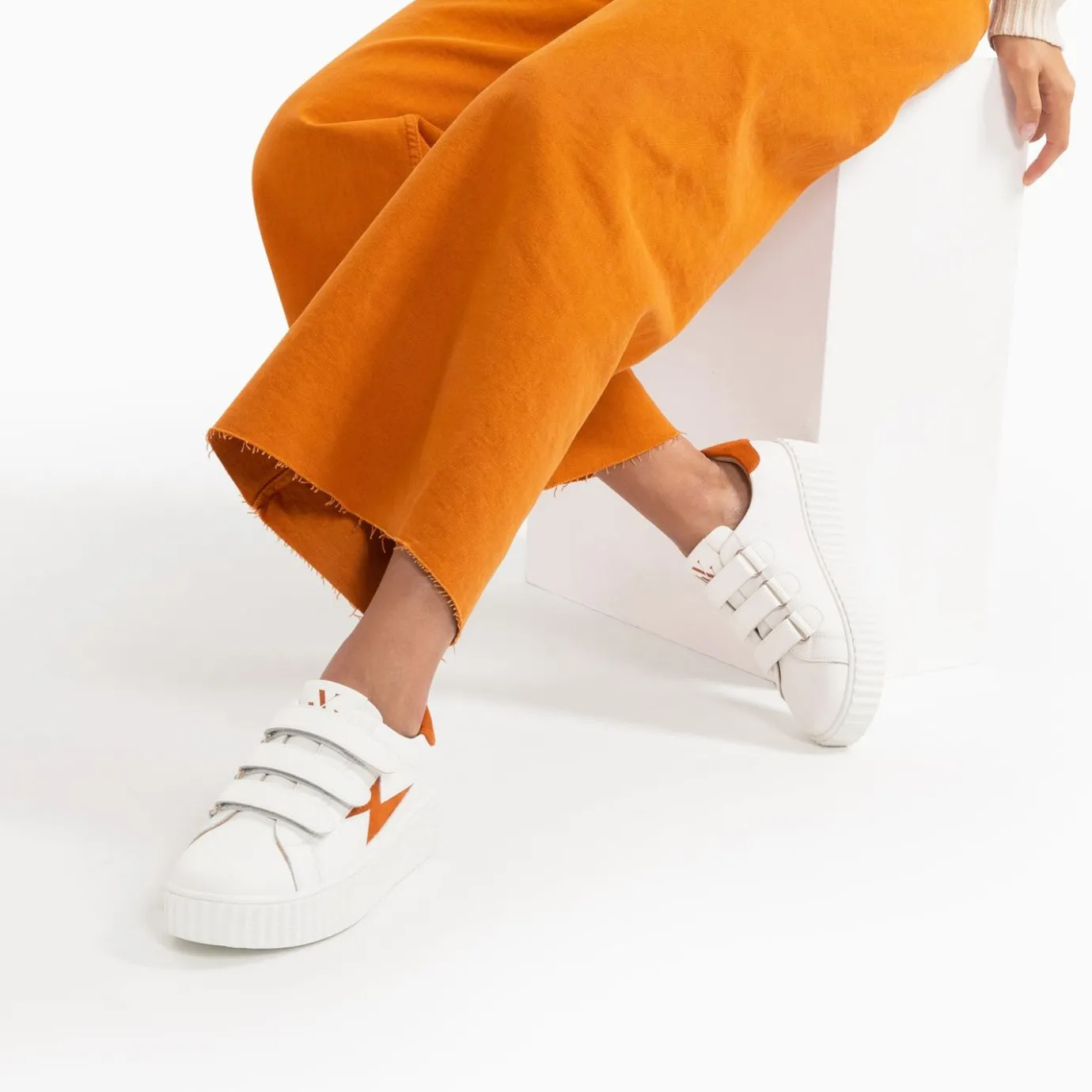 Vanessa Wu Sneakers | Baskets Eclair Kim Blanc Et Orange A Scratchs