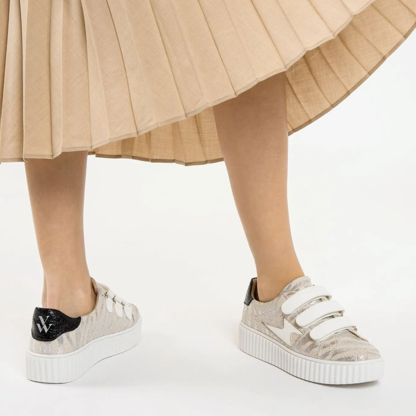 Vanessa Wu Sneakers | Baskets Eclair Lindsey Effet Toile De Jute Beige Et Argent
