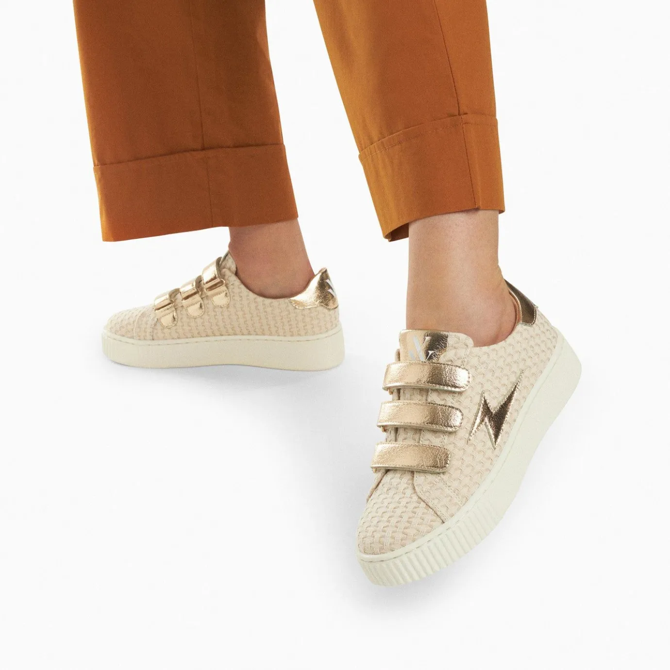 Vanessa Wu Sneakers | Baskets Eclair Louise Beige Et Or A Scratchs