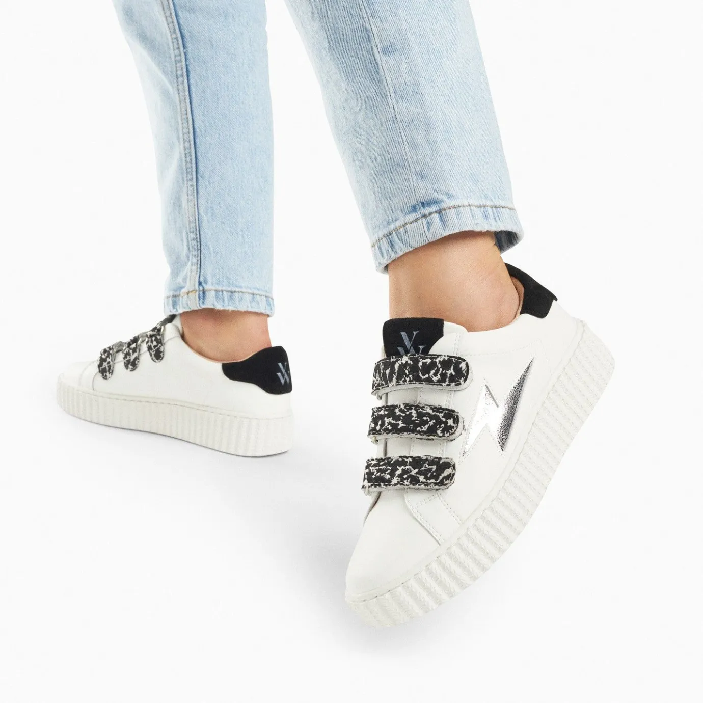 Vanessa Wu Sneakers | Baskets Eclair Lyanna Blanc Et Argent A Scratchs Leopard Noirs