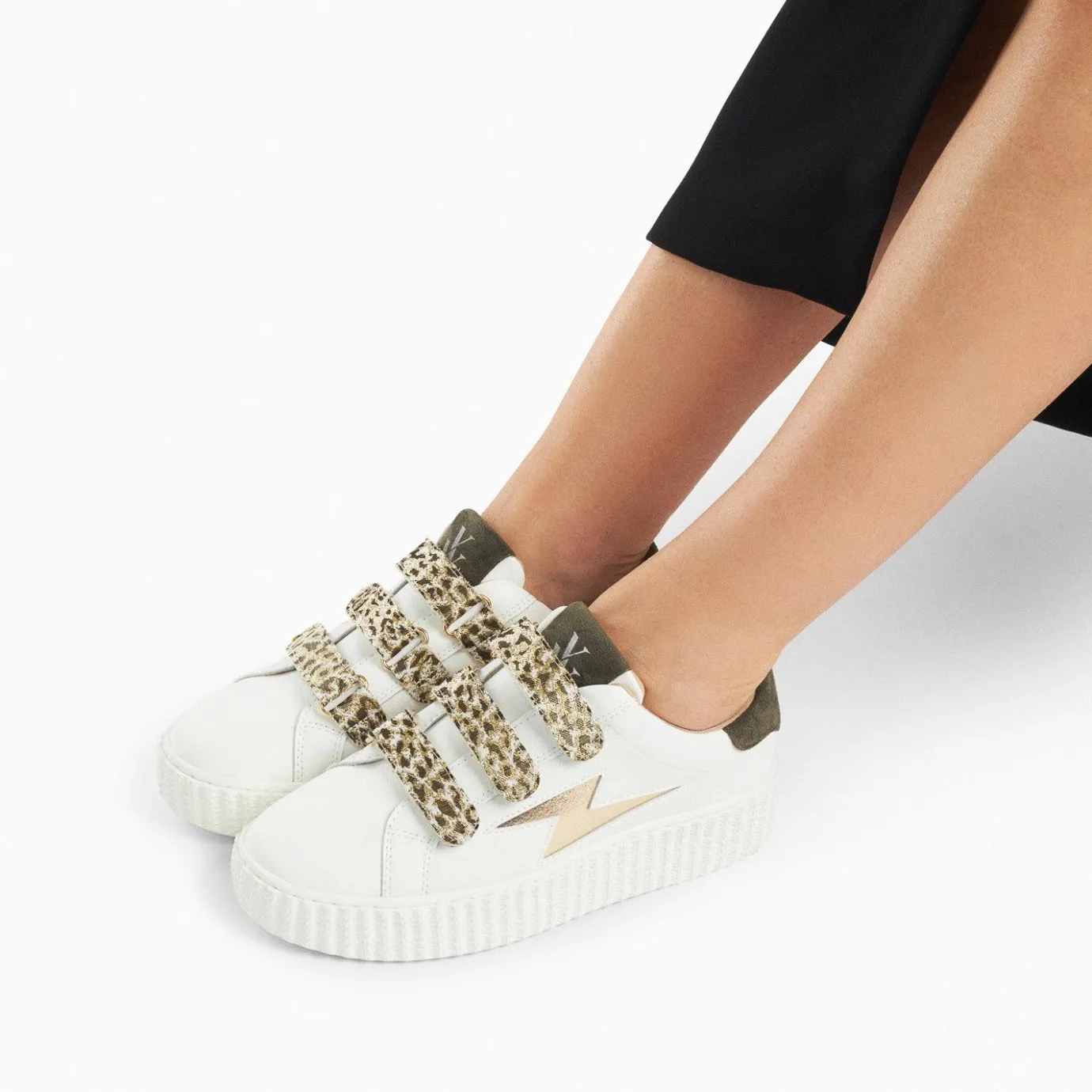 Vanessa Wu Sneakers | Baskets Eclair Lyanna Blanc Et Or A Scratchs Leopard Kaki