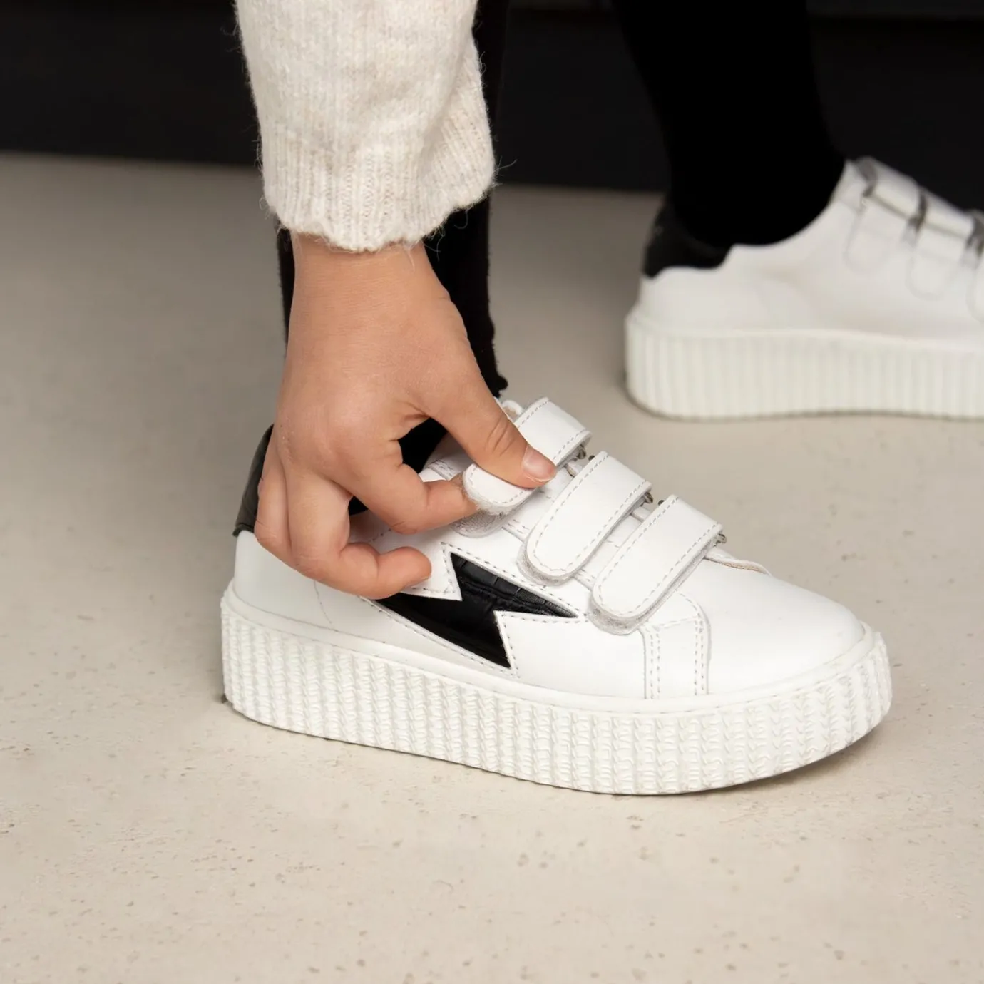 Vanessa Wu Sneakers | Baskets Eclair Mini Elsa Blanc Et Noir Croco A Scratchs