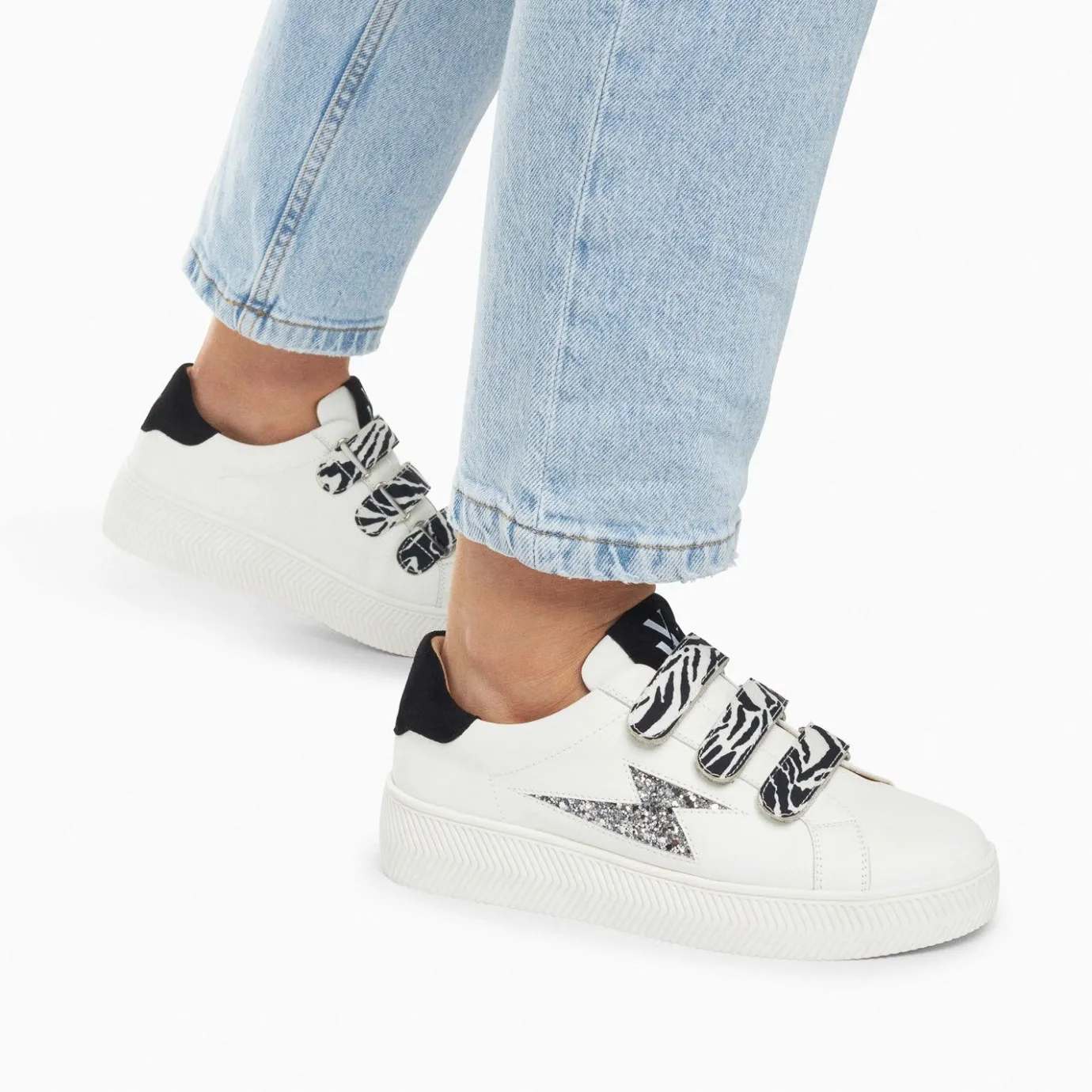 Vanessa Wu Sneakers | Baskets Eclair Noura Blanc Et Argent A Scratchs Zebre