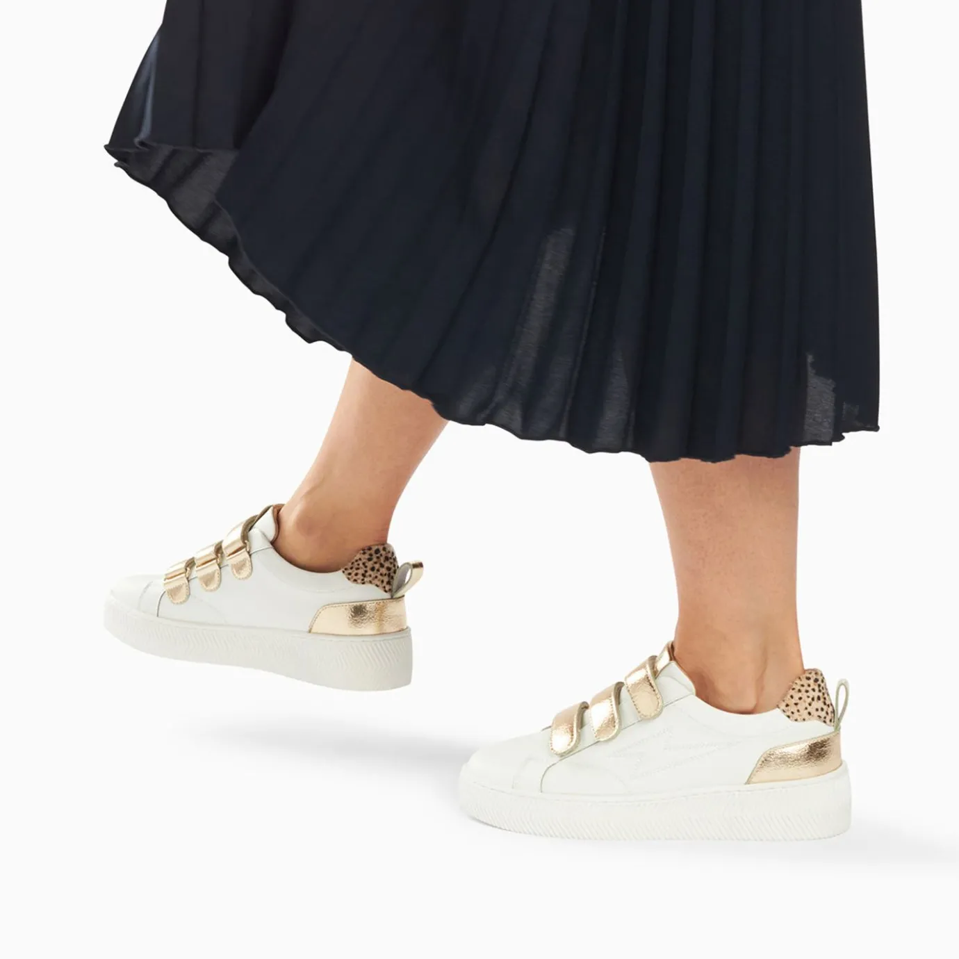 Vanessa Wu Sneakers | Baskets Eclair Oxanna Blanches A Scratchs Or