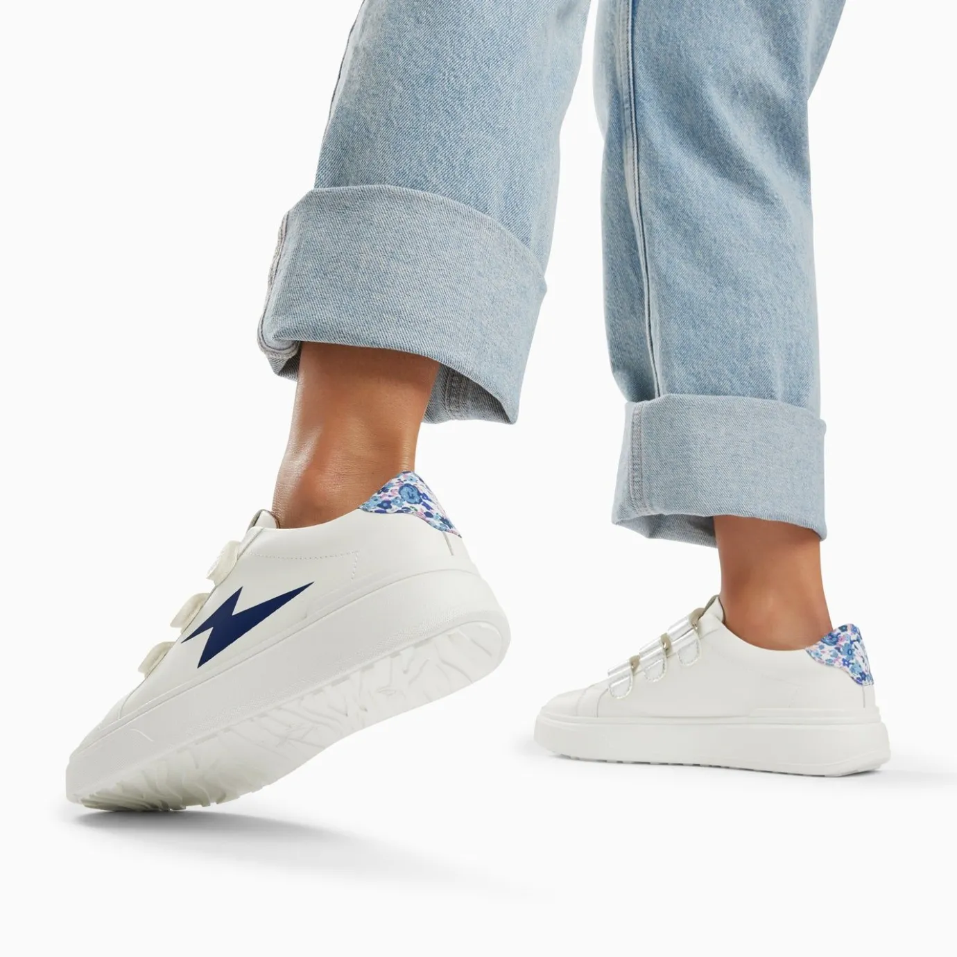 Vanessa Wu Sneakers | Baskets Eclair Salome Blanc Et Bleu A Scratchs Argent