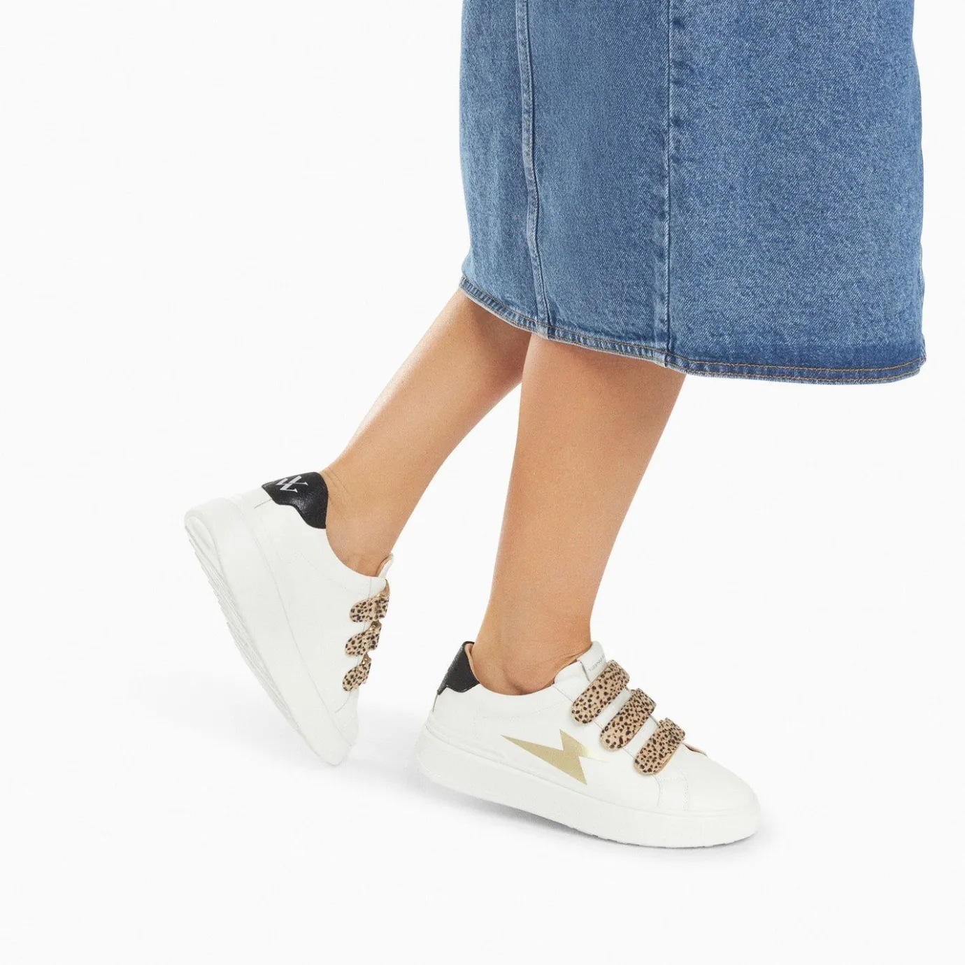 Vanessa Wu Sneakers | Baskets Eclair Salome Blanc Et Or A Scratchs Guepard