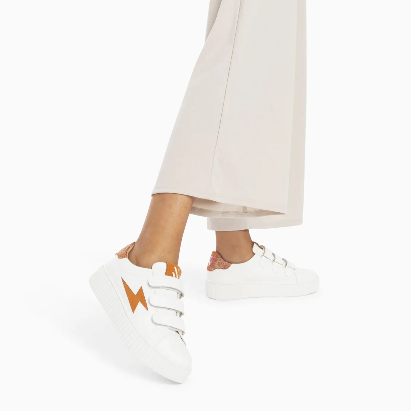 Vanessa Wu Sneakers | Baskets Eclair Susan Blanc Et Ocre A Scratchs