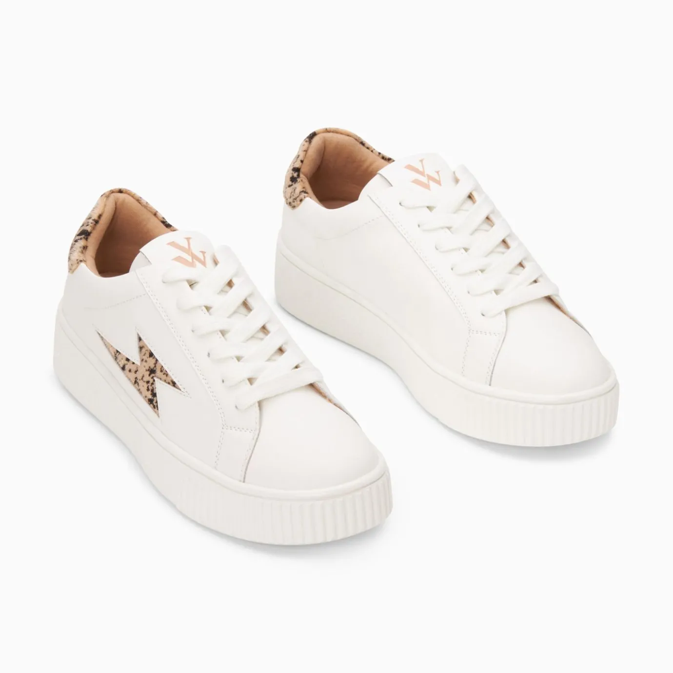 Vanessa Wu Sneakers | Baskets Eclair Tiff Blanc Et Beige Imprime Guepard A Lacets