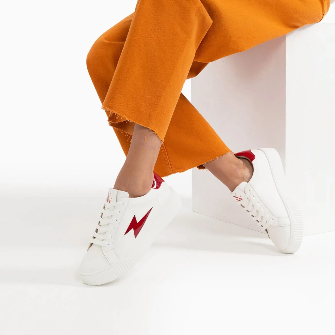 Vanessa Wu Sneakers | Baskets Eclair Tiff Blanc Et Rouge Verni A Lacets