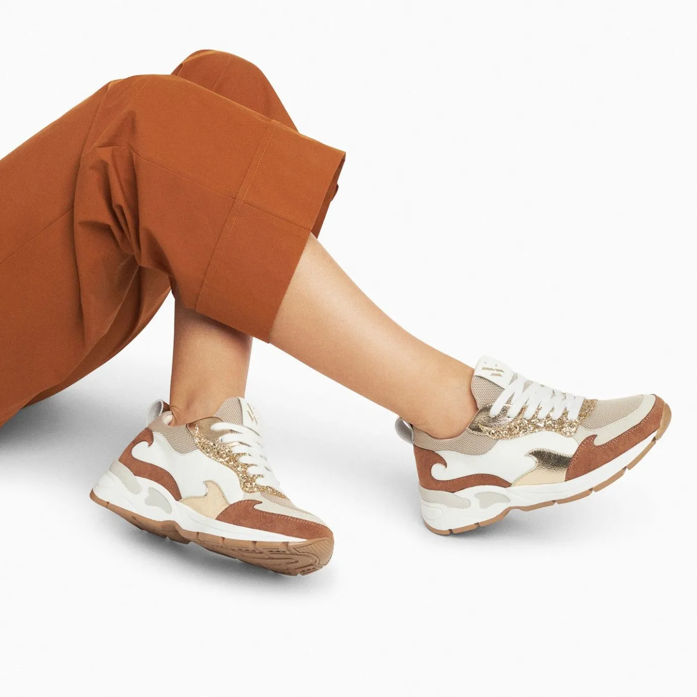 Vanessa Wu Sneakers | Baskets Flamme Juliette Blanc Et Camel