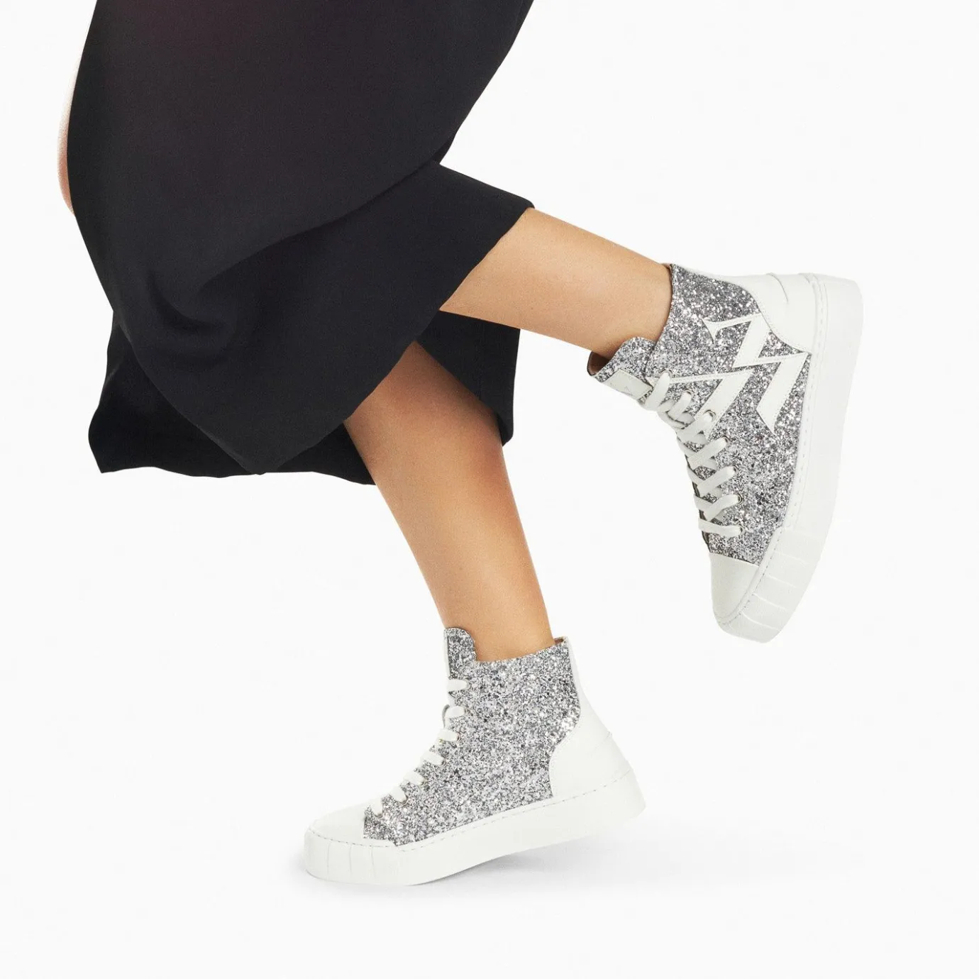 Vanessa Wu Sneakers | Baskets Monogramme Alix Montantes A Paillettes Argent