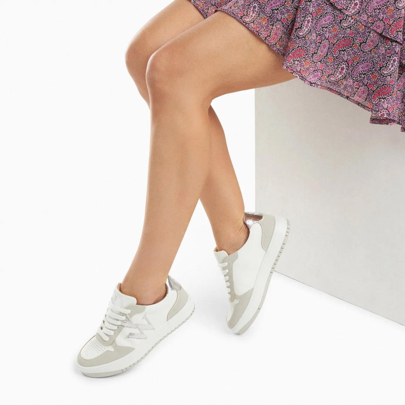 Vanessa Wu Sneakers | Baskets Monogramme Calie Blanc Et Gris