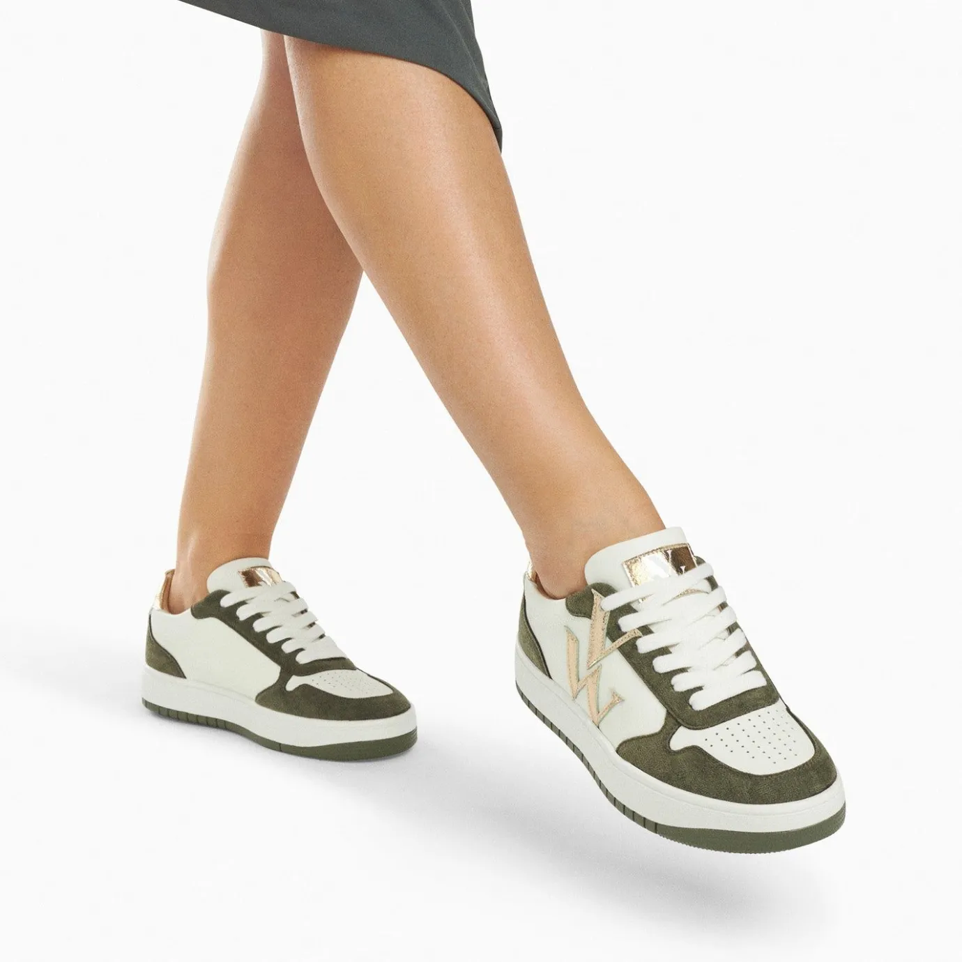 Vanessa Wu Sneakers | Baskets Monogramme Calie Blanc Et Kaki