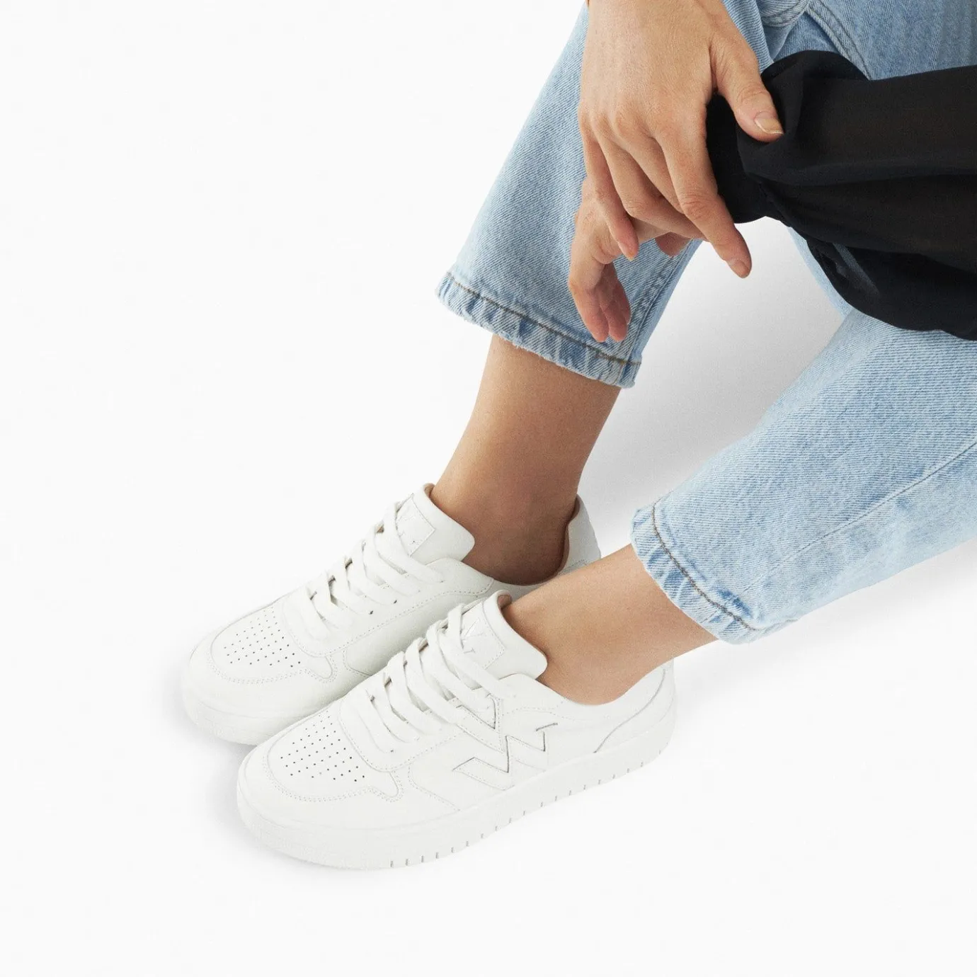 Vanessa Wu Sneakers | Baskets Monogramme Calie Blanches Monochrome