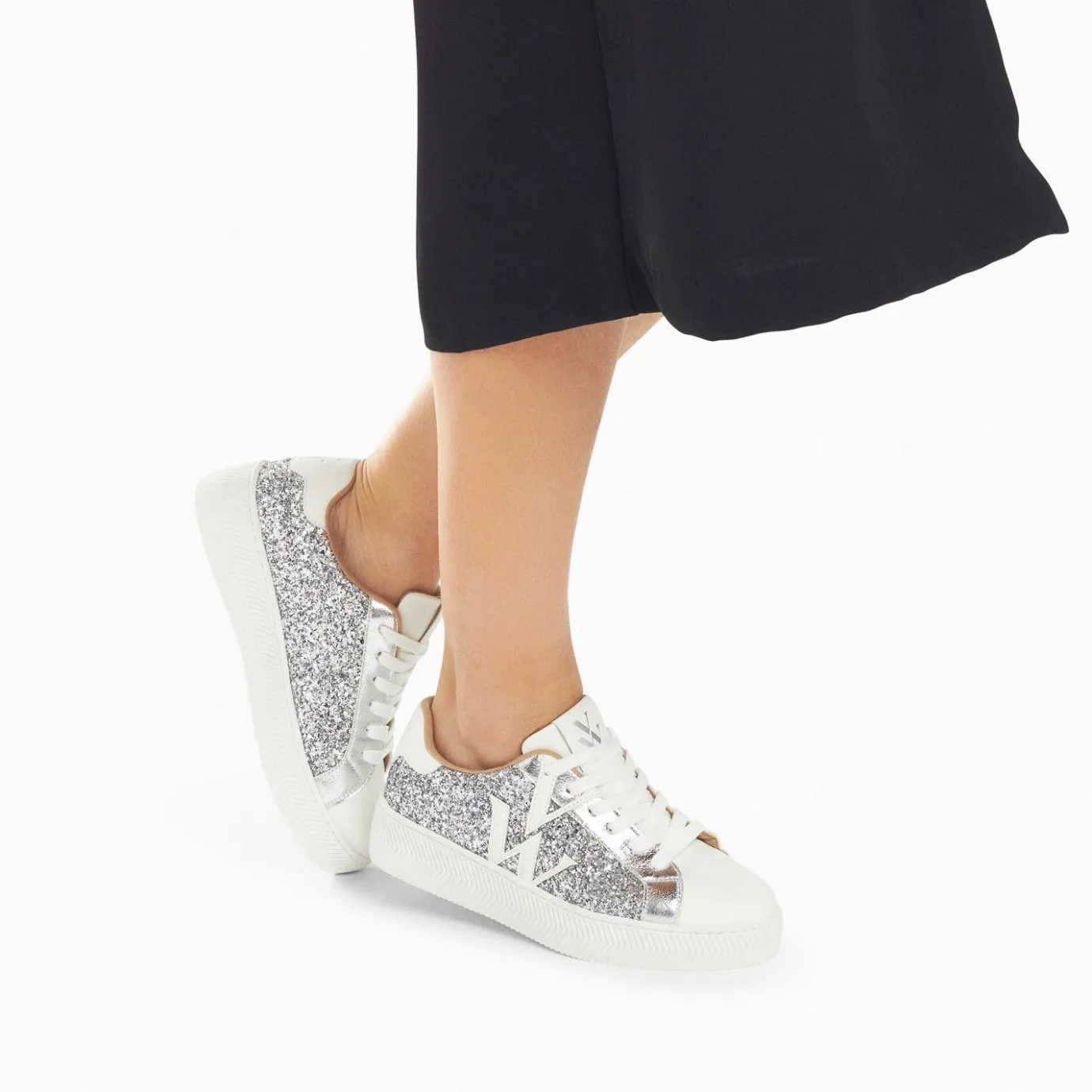 Vanessa Wu Sneakers | Baskets Monogramme Estelle A Paillettes Argent