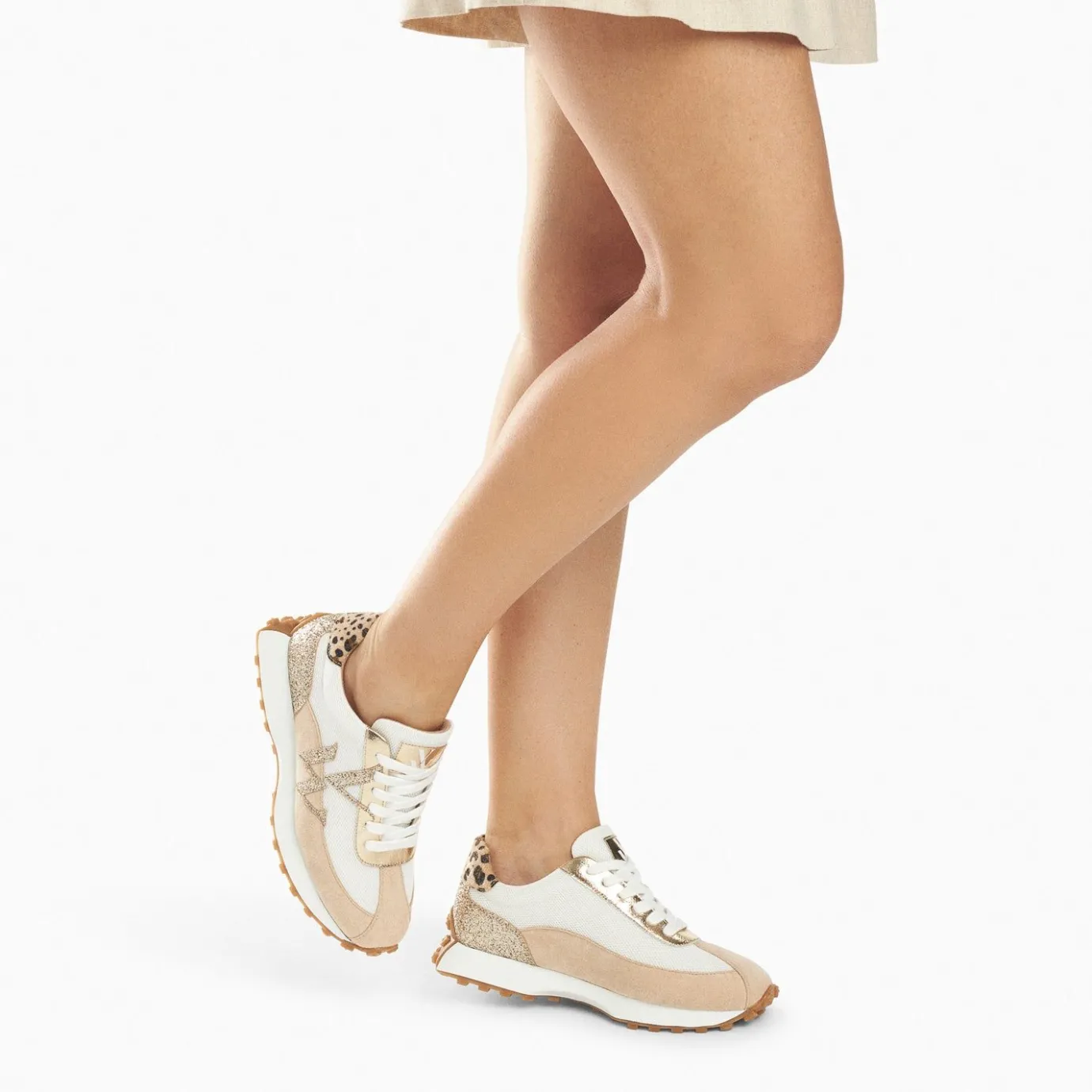 Vanessa Wu Sneakers | Baskets Monogramme Faustine Ivoire Et Beige A Semelle Running