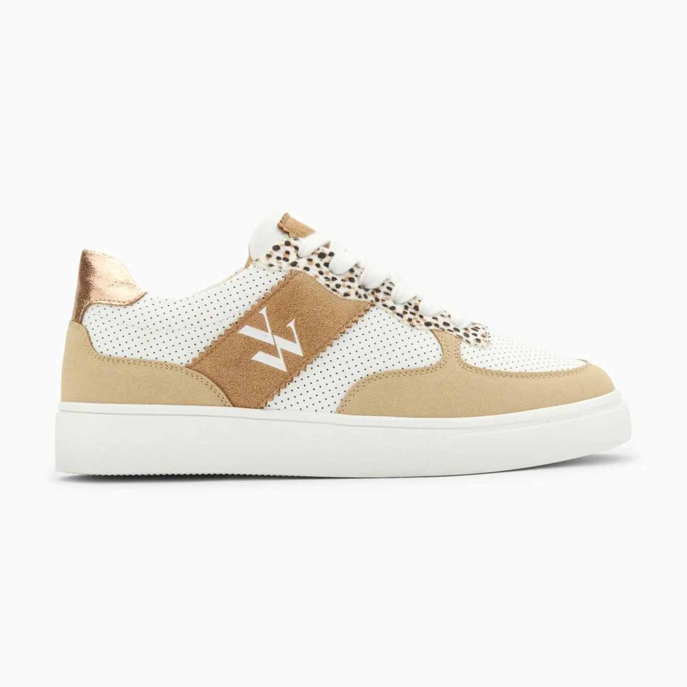 Vanessa Wu Sneakers | Baskets Monogramme Flavie Perforees Blanc Et Beige A Lacets