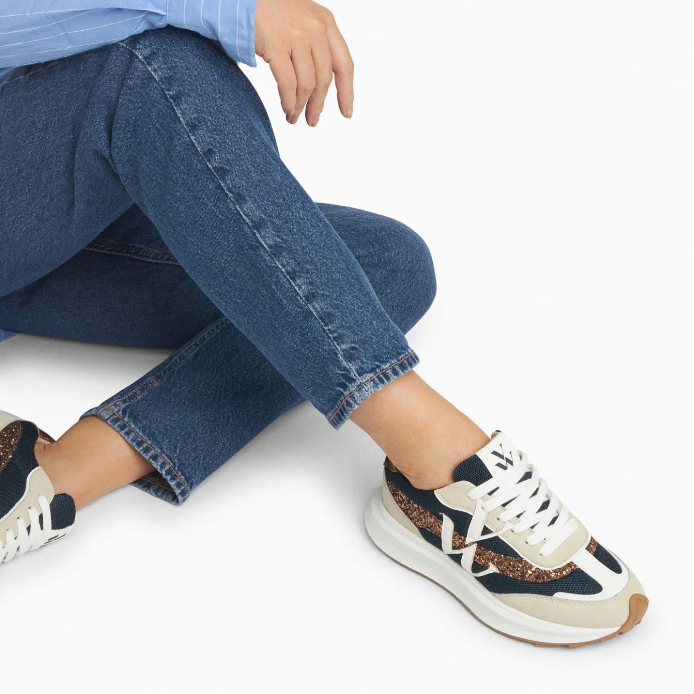 Vanessa Wu Sneakers | Baskets Monogramme Ines Marine Et Bronze A Semelle Oversize