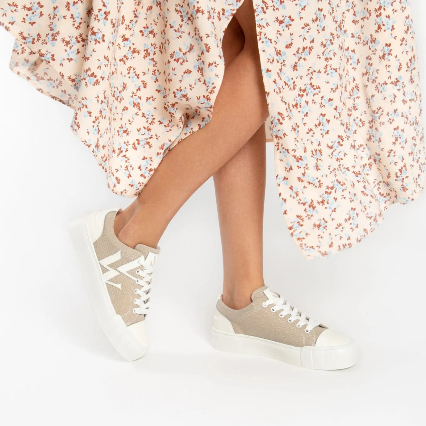 Vanessa Wu Sneakers | Baskets Monogramme Lexie En Tweed Beige