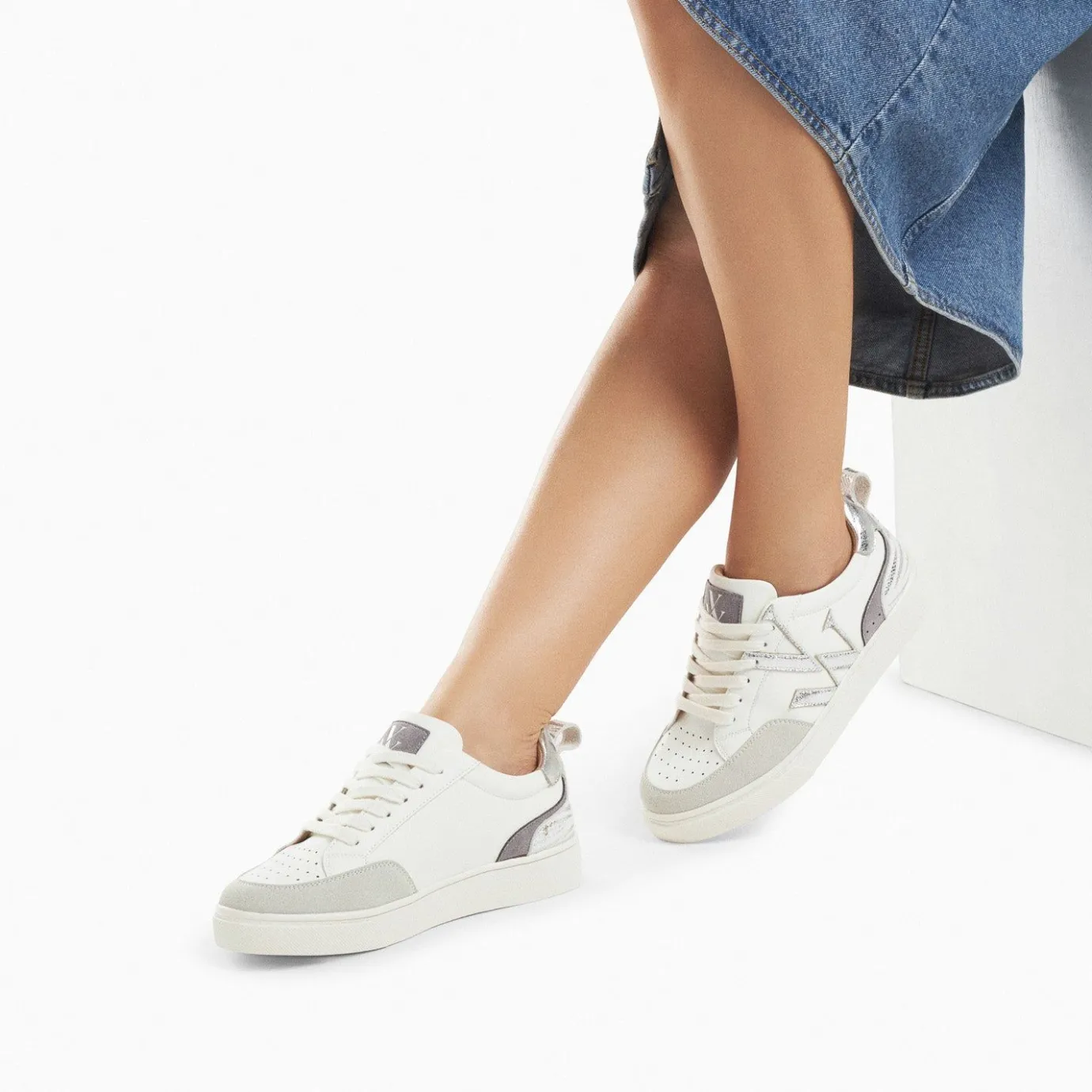 Vanessa Wu Sneakers | Baskets Monogramme Luna Blanc Et Argent