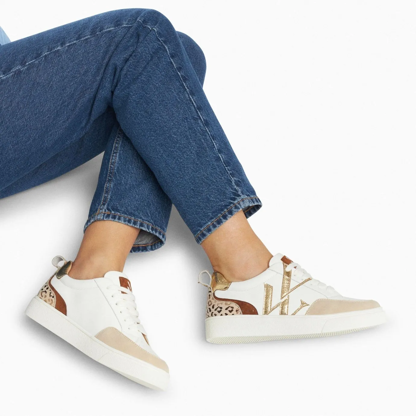 Vanessa Wu Sneakers | Baskets Monogramme Luna Blanc Et Or