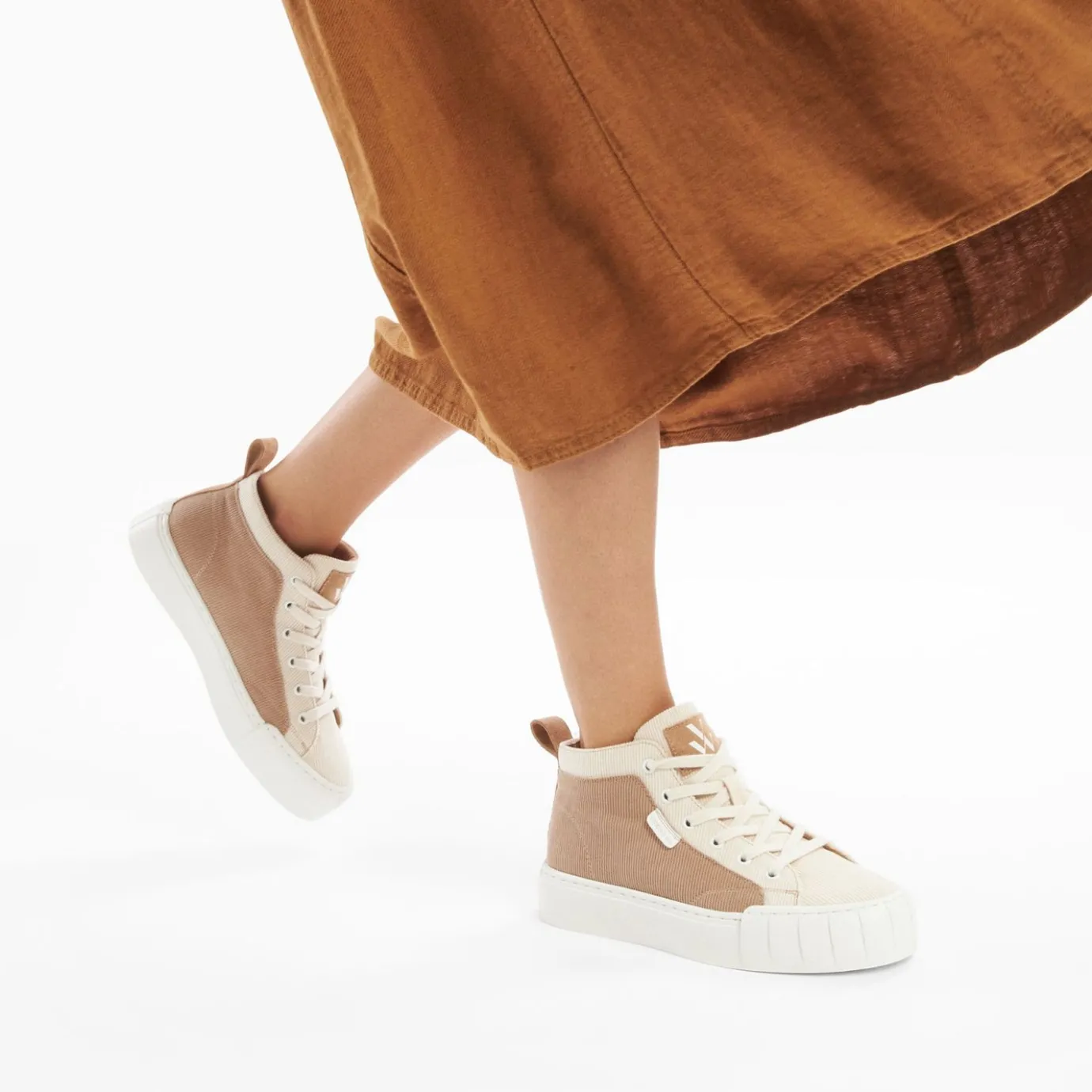 Vanessa Wu Sneakers | Baskets Montantes Clarisse Cotelees Beige Et Taupe