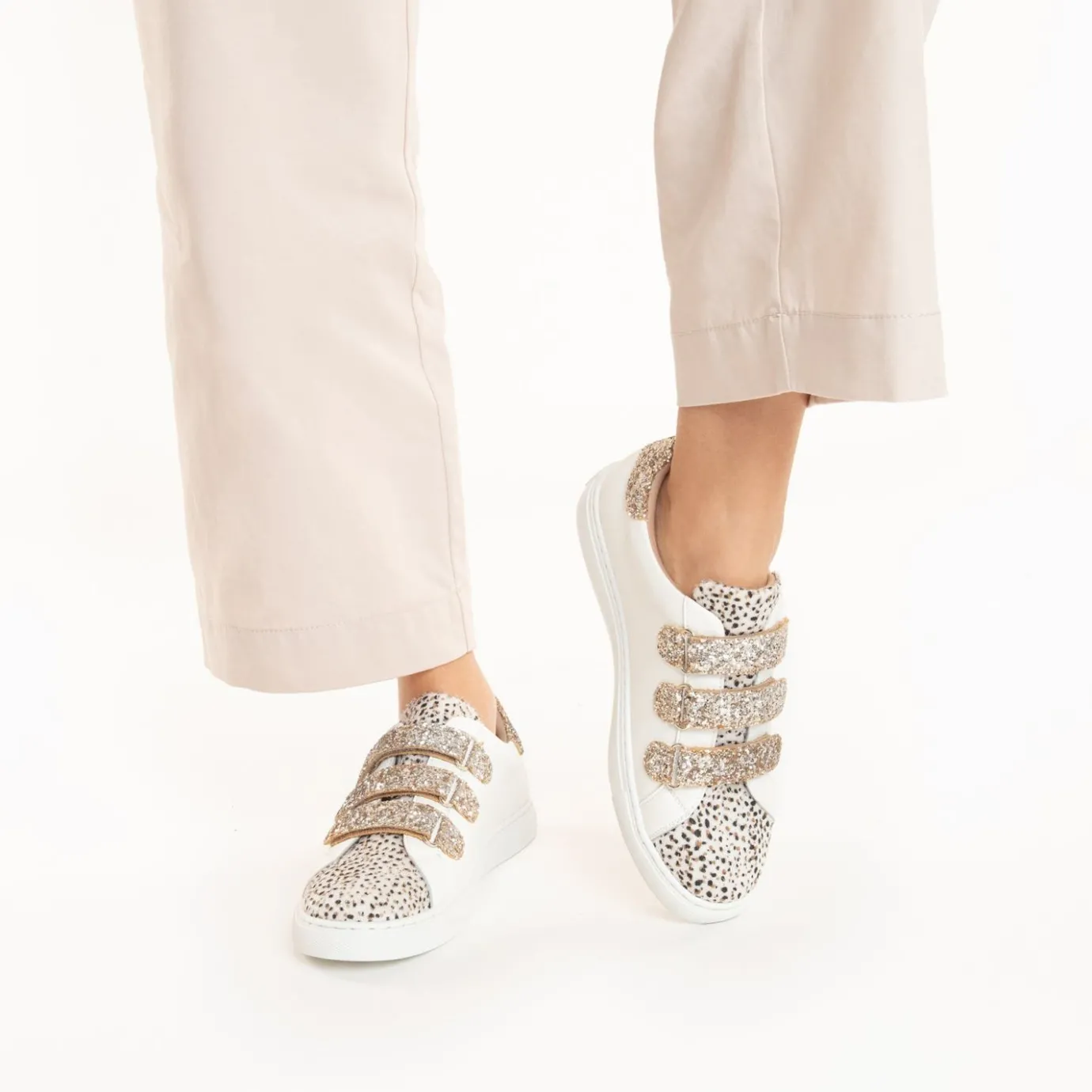 Vanessa Wu Sneakers | Baskets Nour Blanc Et Imprime Leopard A Scratchs Or