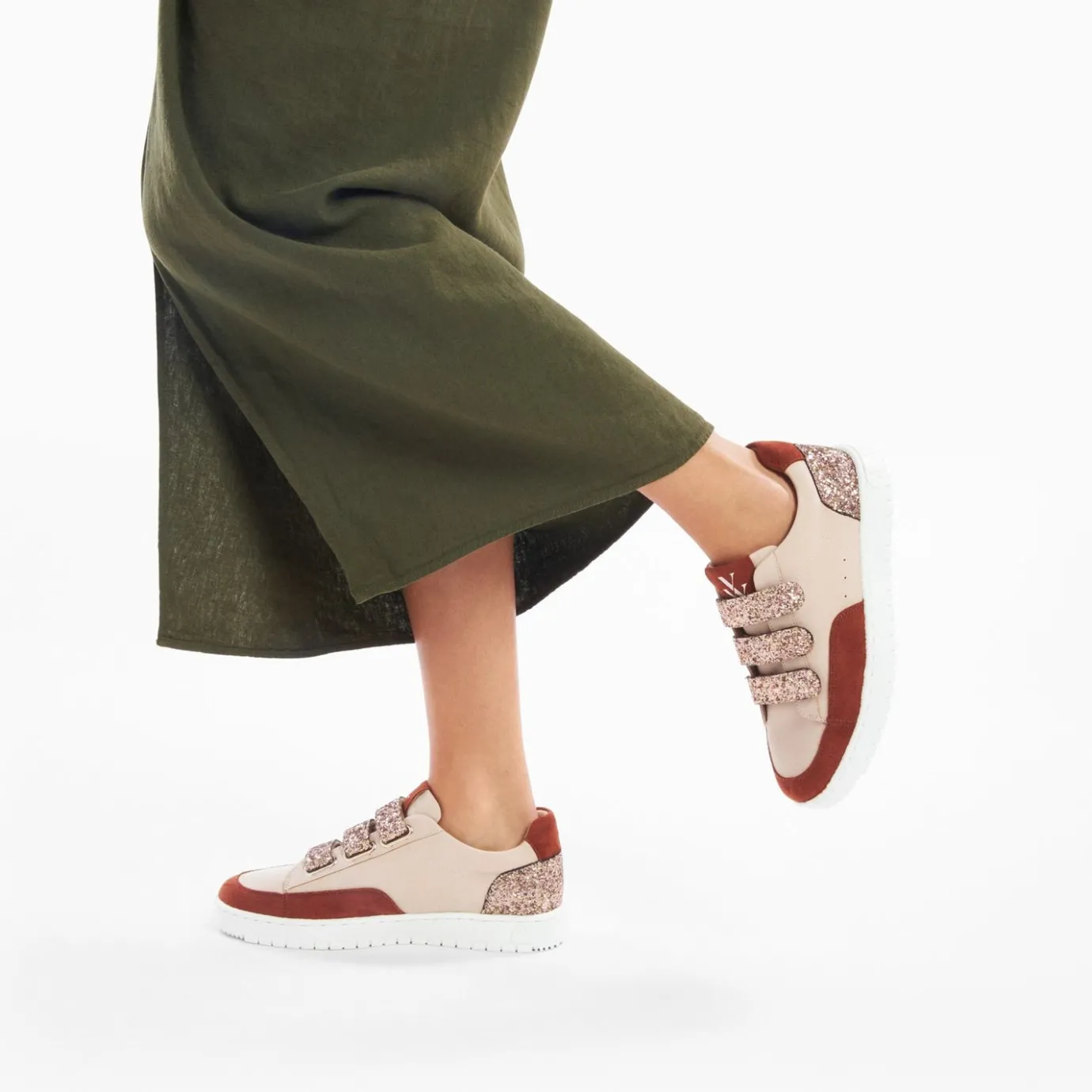 Vanessa Wu Sneakers | Baskets Paloma Nude Et Marron A Scratchs Glitter