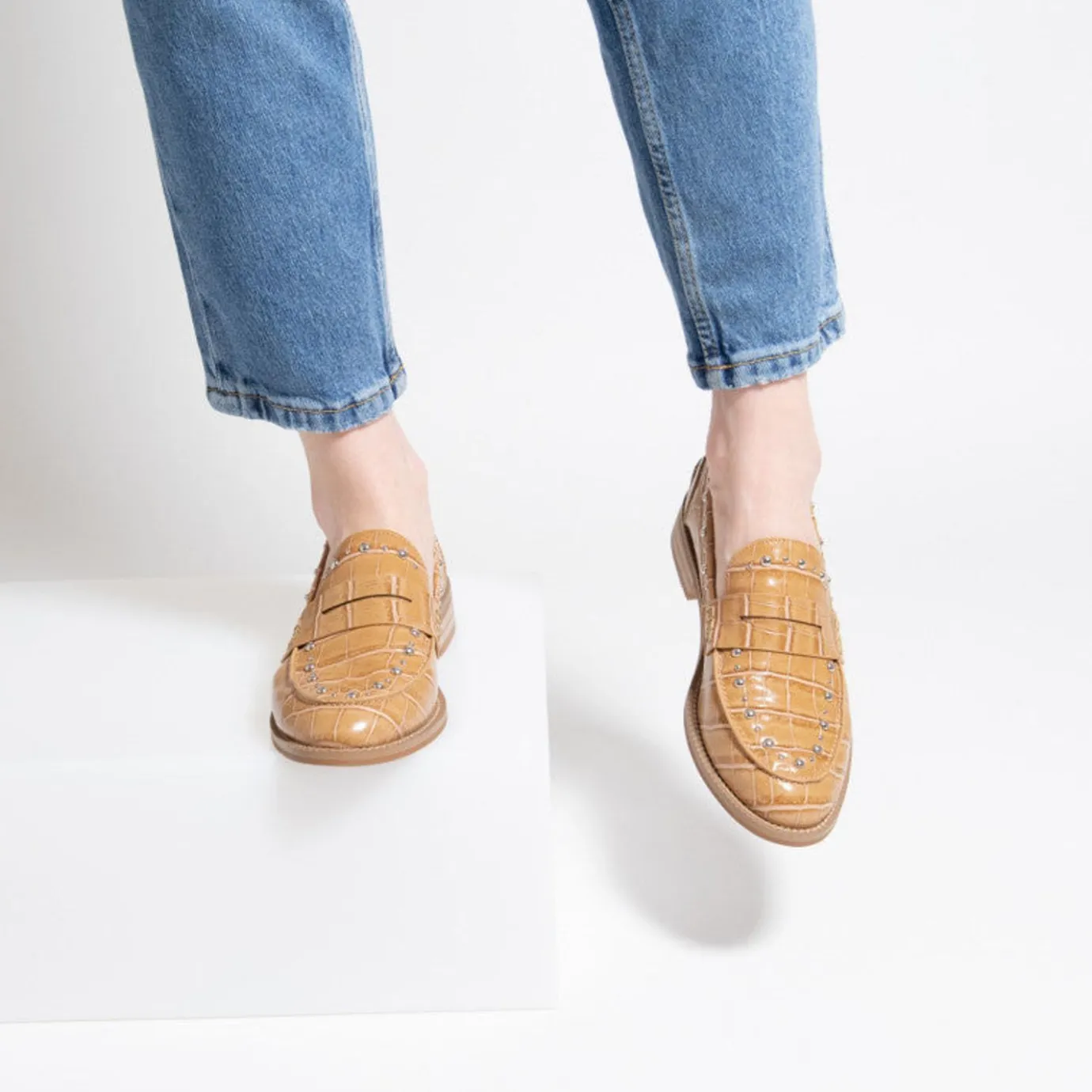 Vanessa Wu Mocassins, Derbies, Ballerines | Mocassins Nadege Camel Effet Croco A Clous