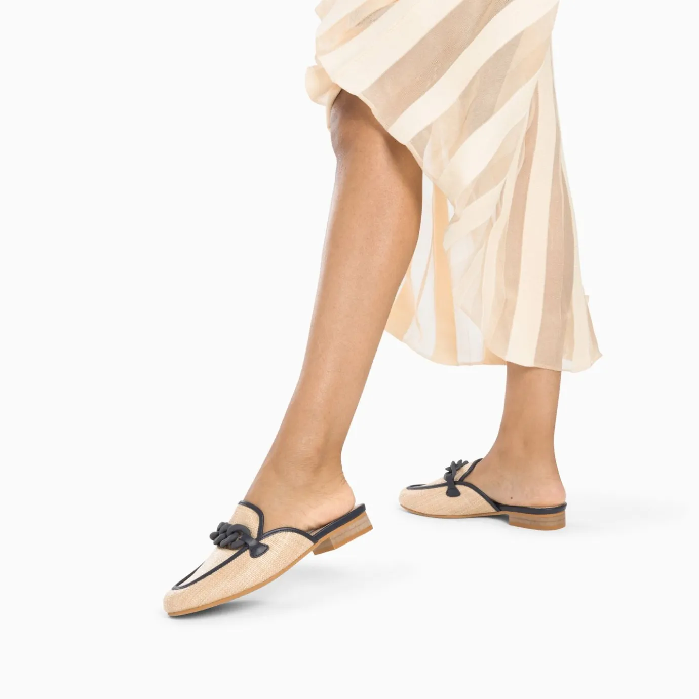 Vanessa Wu Mocassins, Derbies, Ballerines | Mules Emna Beige Et Bleu Marine A Chaine Mate