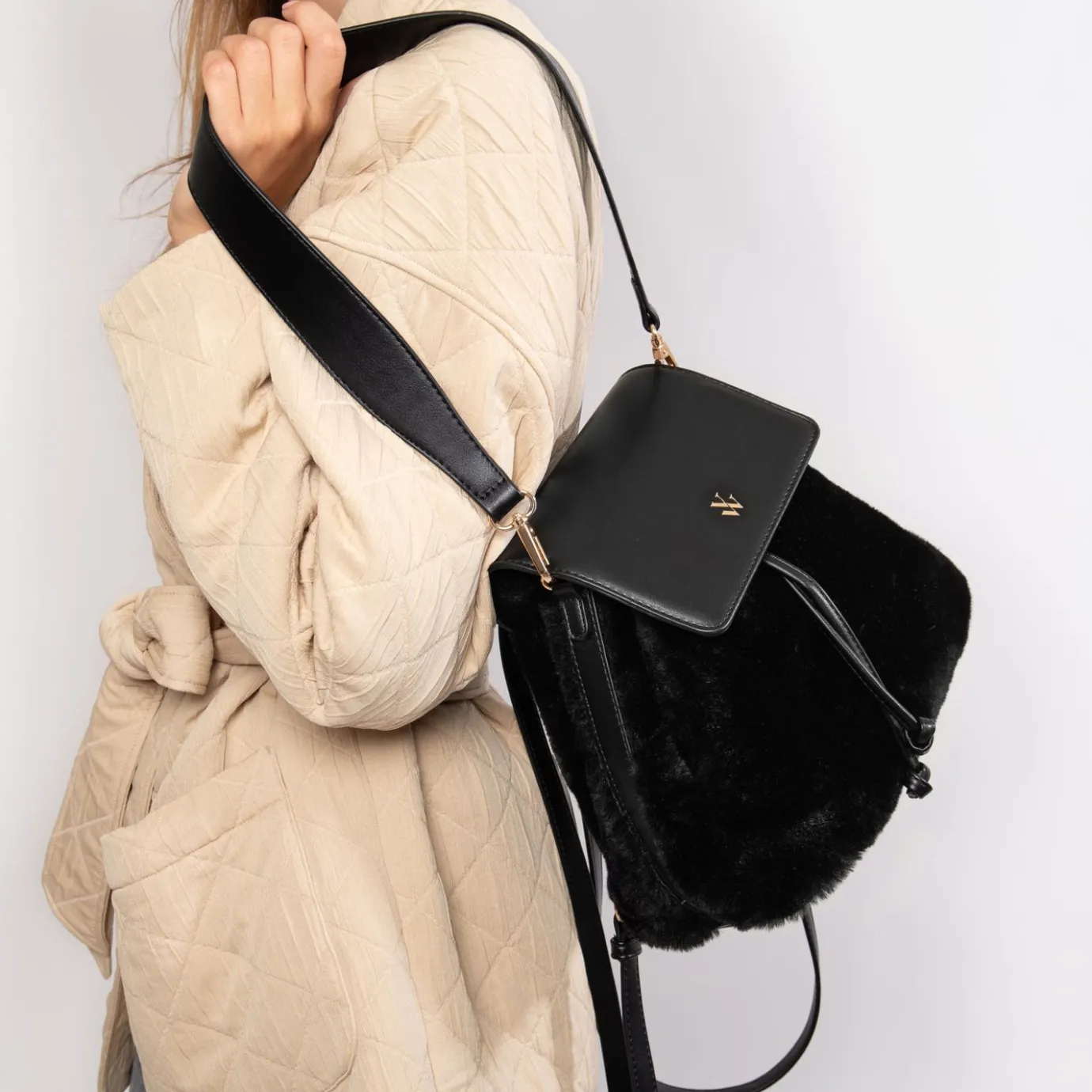 Vanessa Wu Sacs | Sac A Dos Edith Noir En Fausse Fourrure