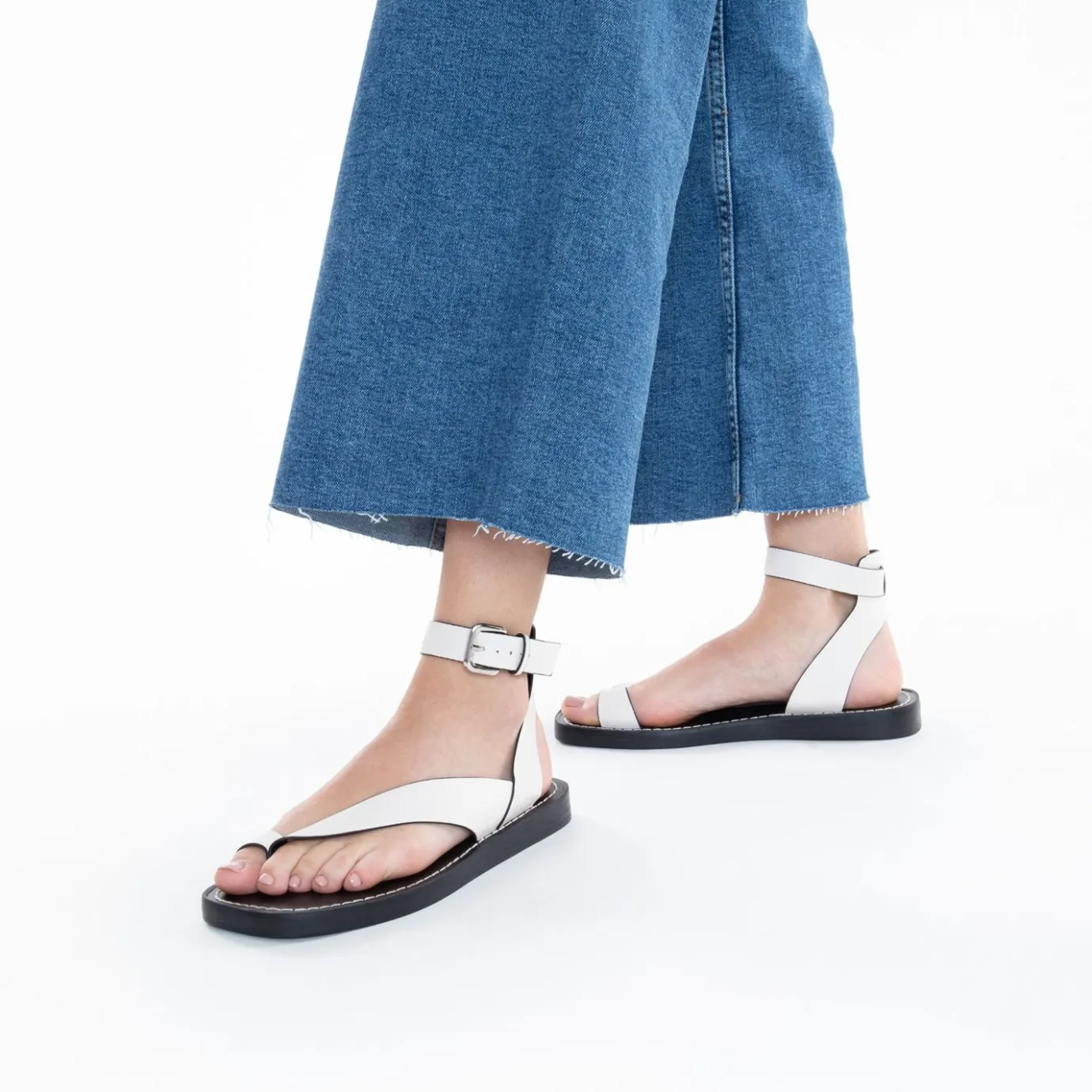 Vanessa Wu Sandales Plates | Sandales Amanda Ivoire Minimalistes A Passe-Pouce