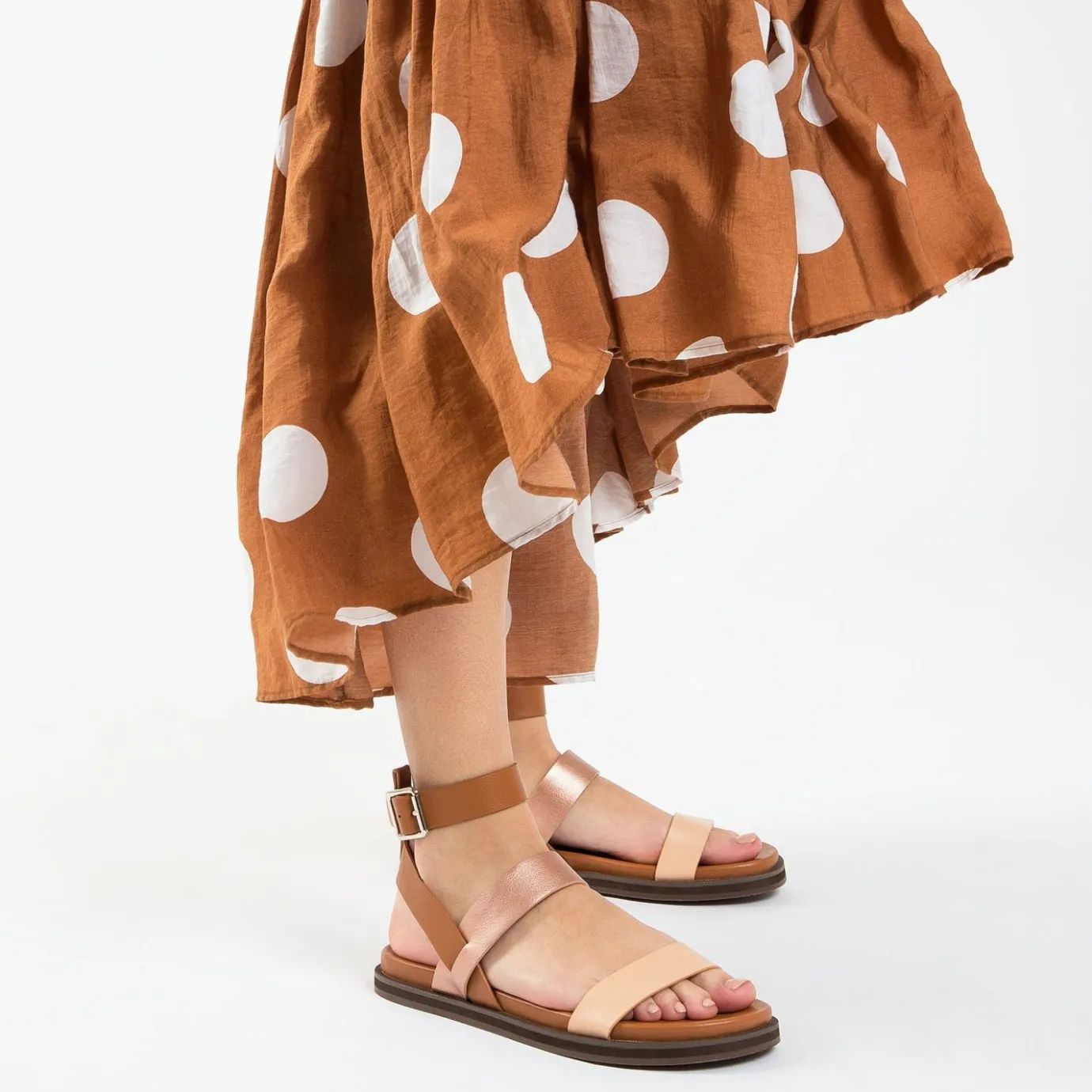 Vanessa Wu Sandales Plates | Sandales Plates Ninon Camel A Brides Rose Gold Et Rose Pale
