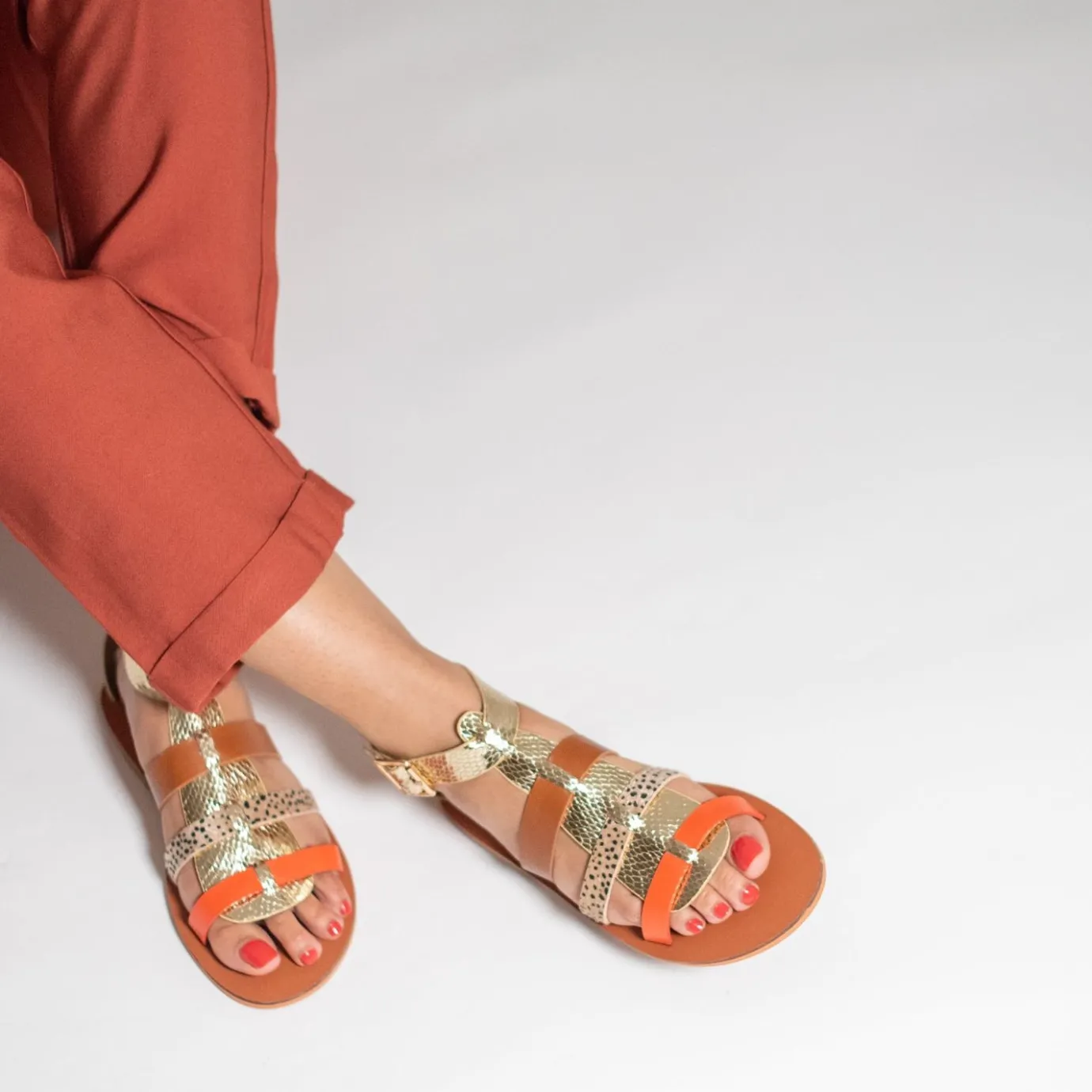 Vanessa Wu Sandales Plates | Spartiates Laurine Or Et Camel A Bride Orange